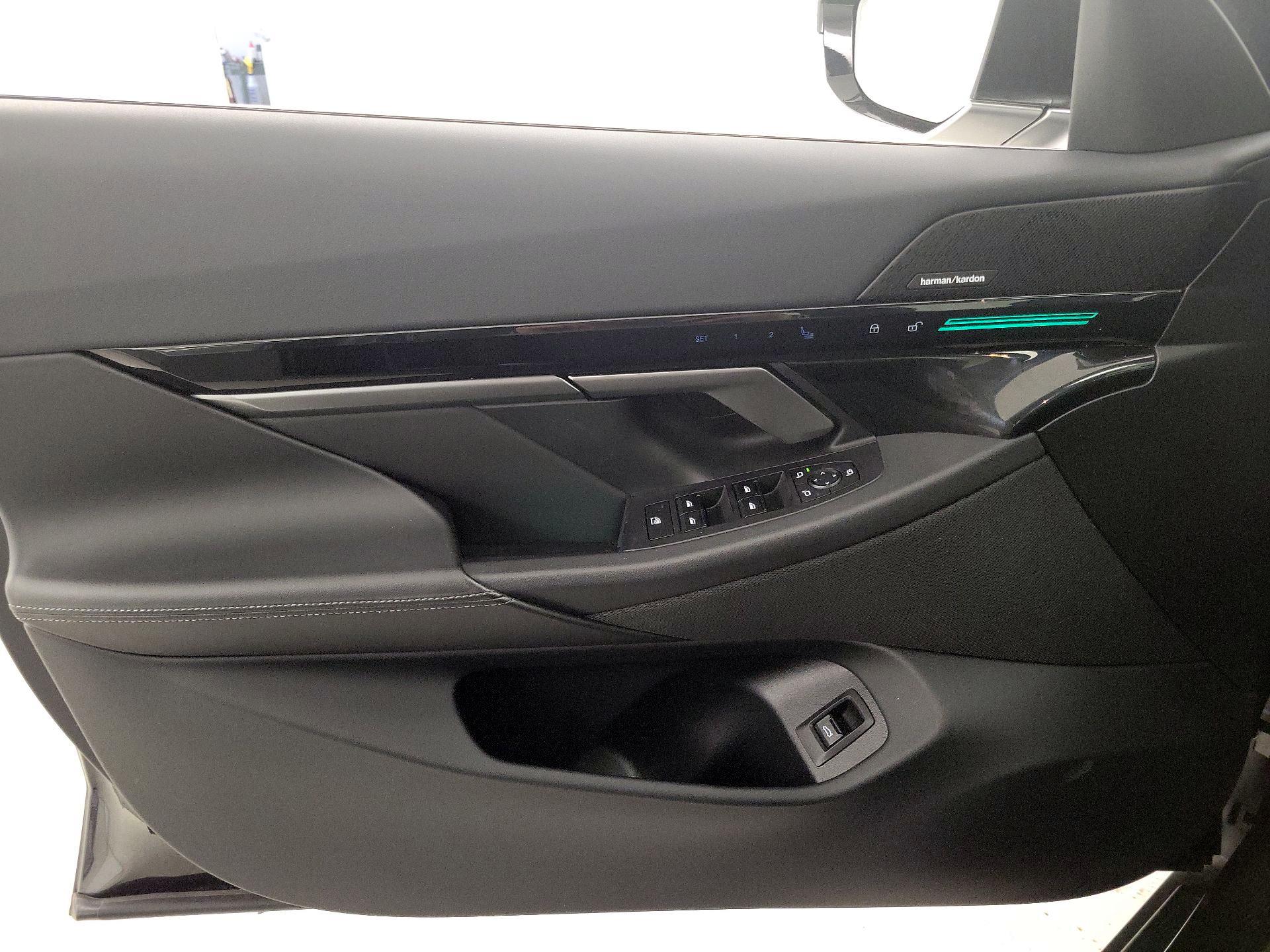 Thumbnail: 2025 BMW 5 Series - 12