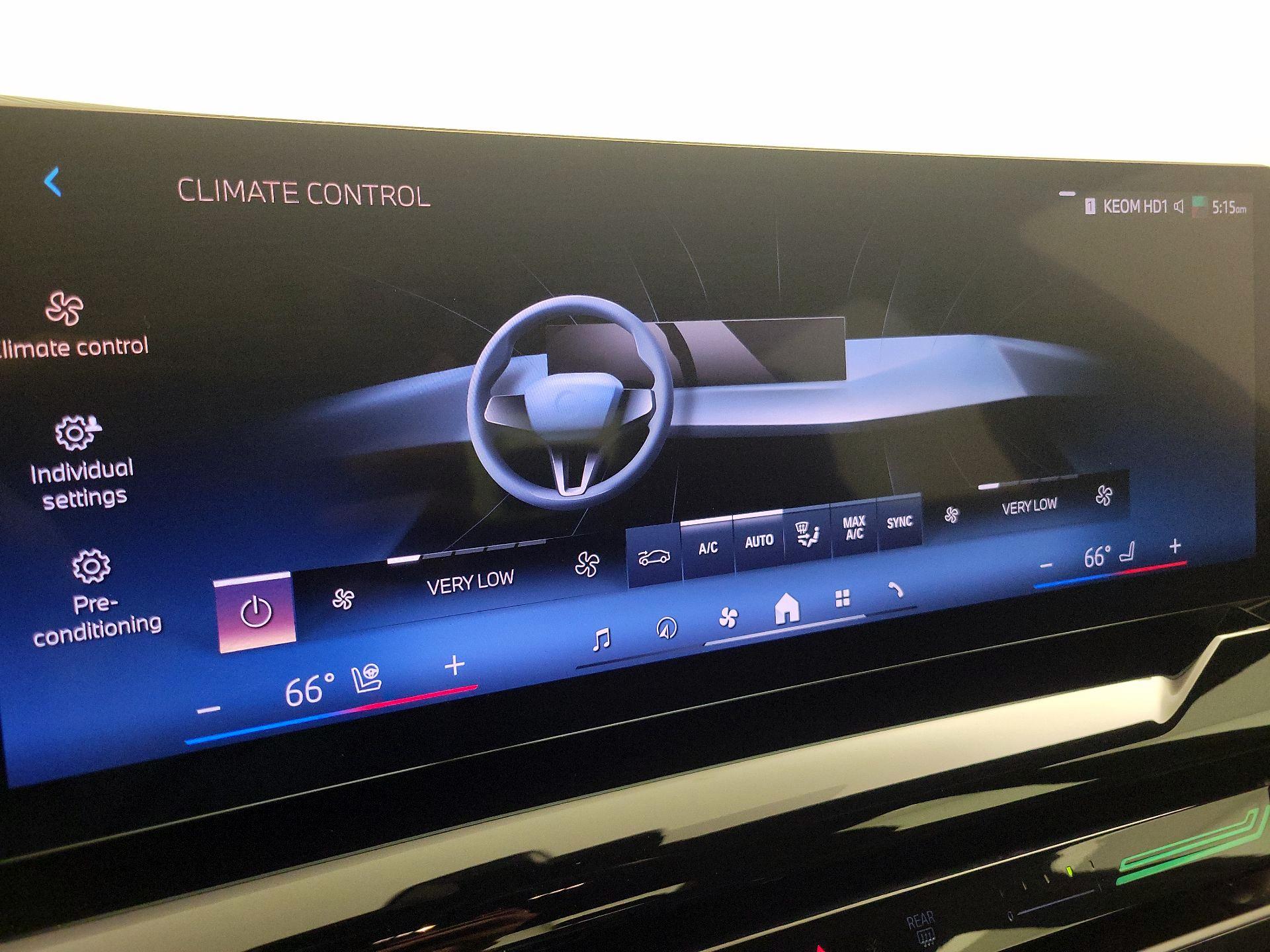 Thumbnail: 2025 BMW 5 Series - 17