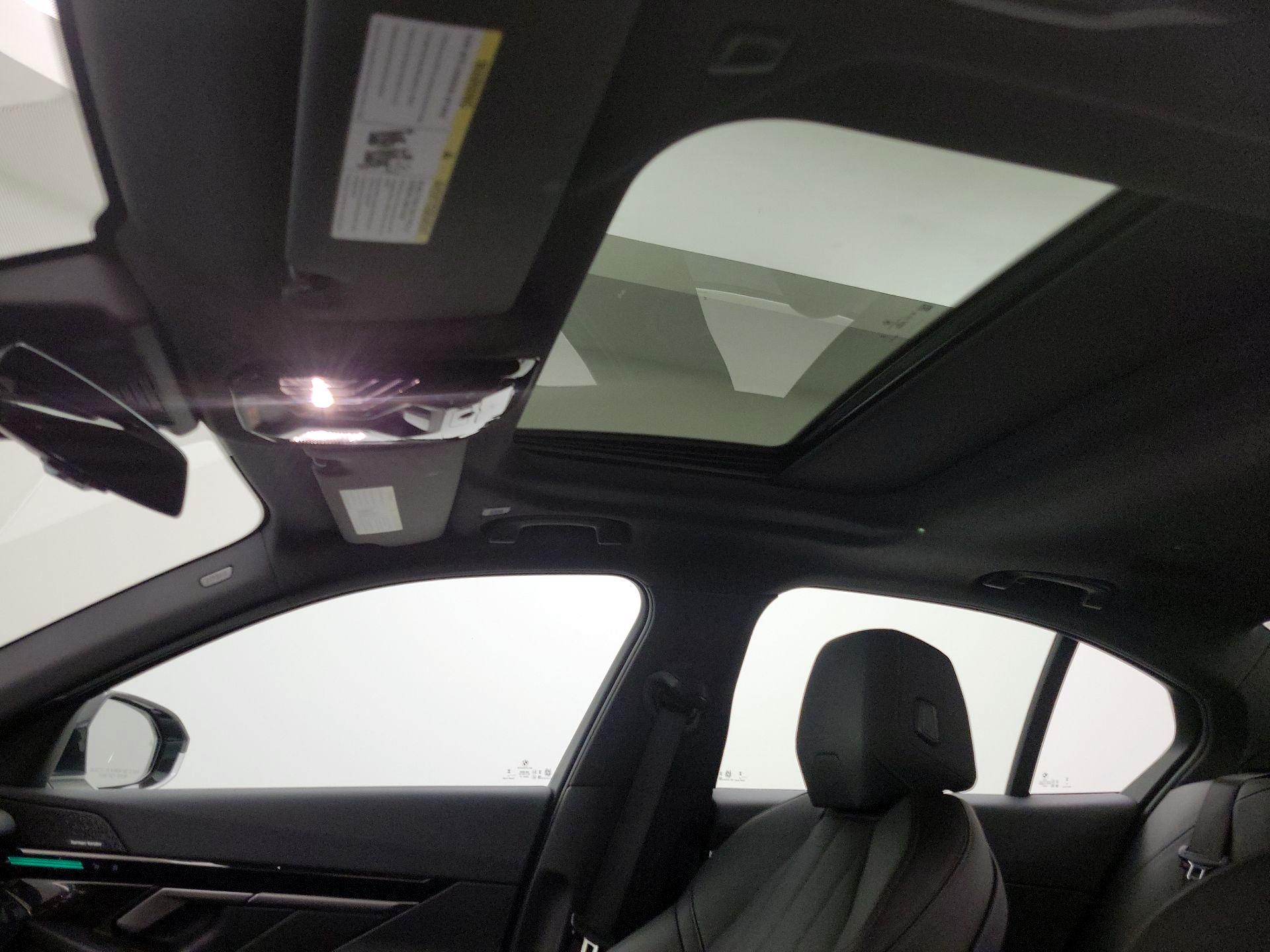 Thumbnail: 2025 BMW 5 Series - 19