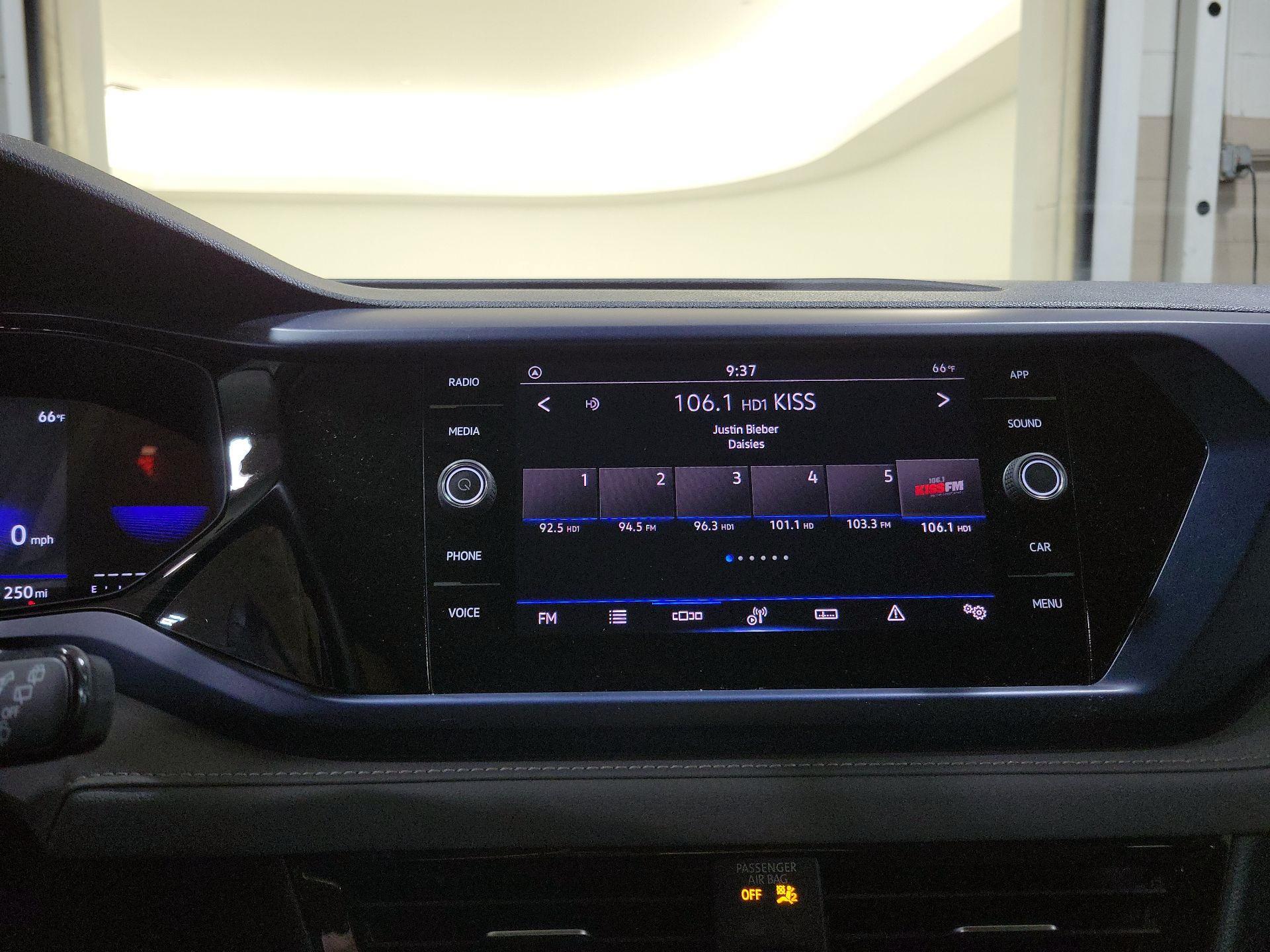 Thumbnail: 2024 Volkswagen Taos - 15