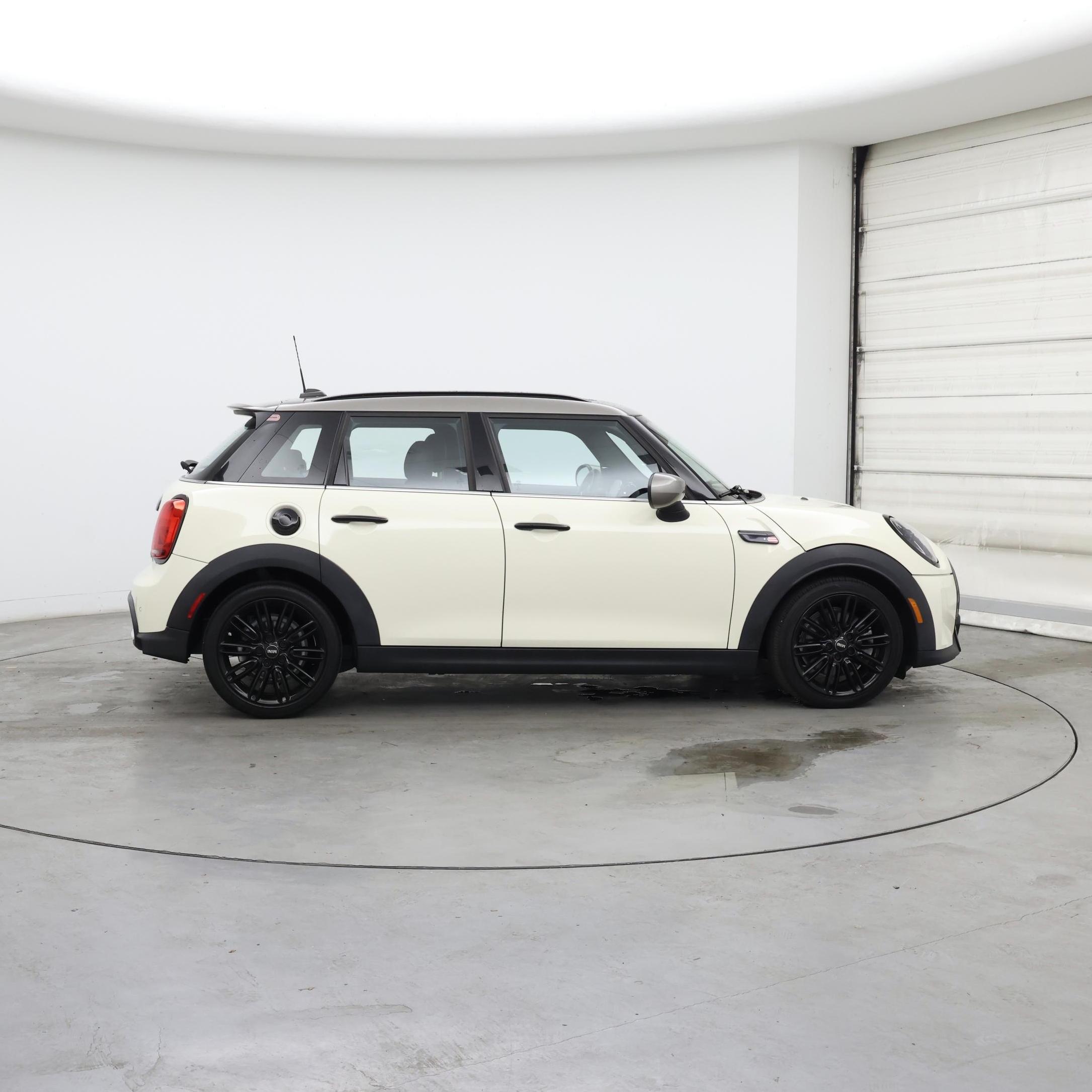 Thumbnail: 2023 MINI Cooper Hardtop - 7
