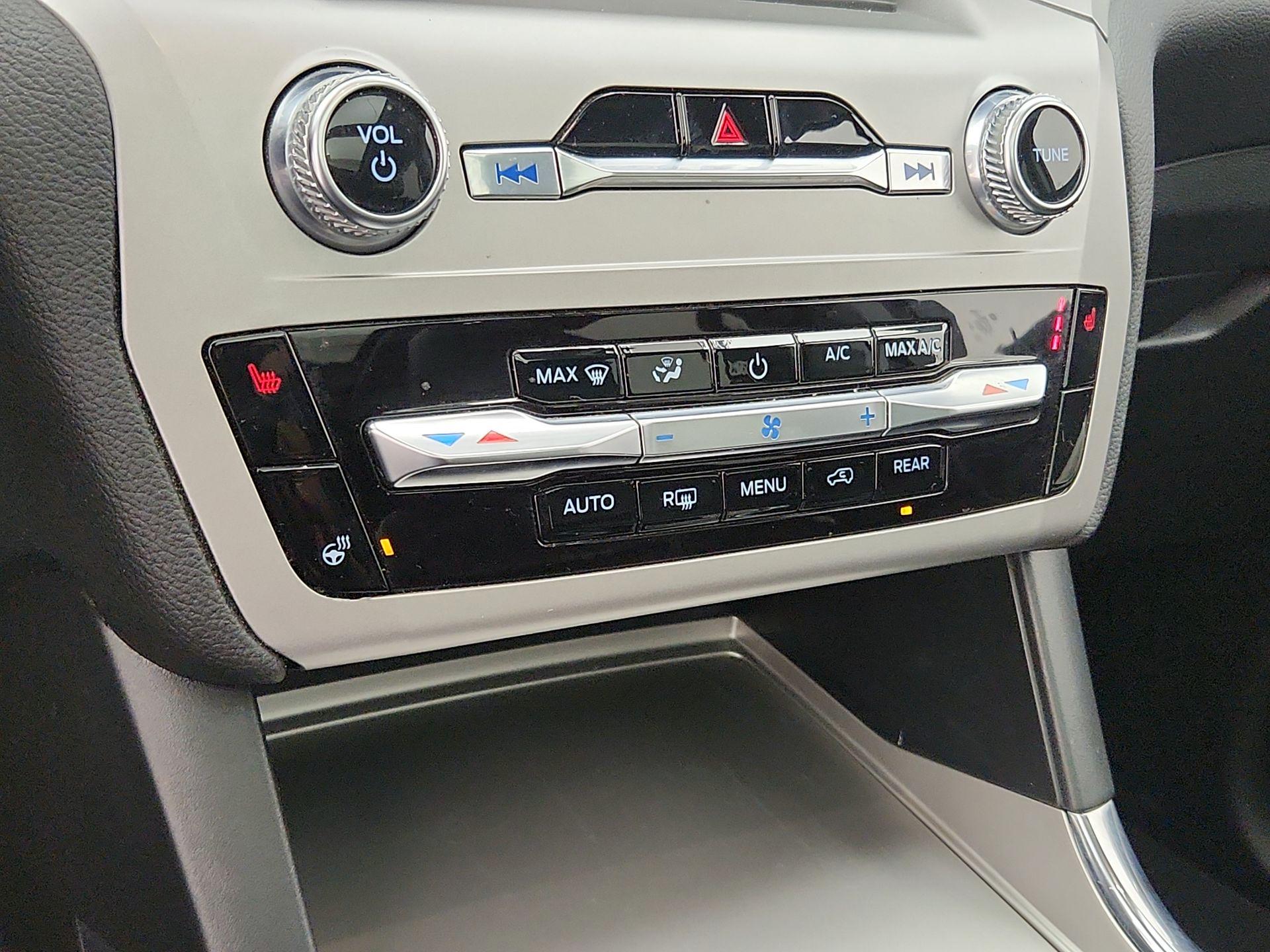 Thumbnail: 2022 Ford Explorer - 16