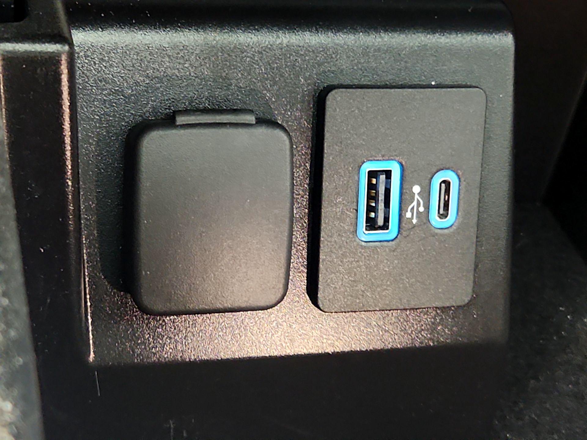 Thumbnail: 2022 Ford Explorer - 18