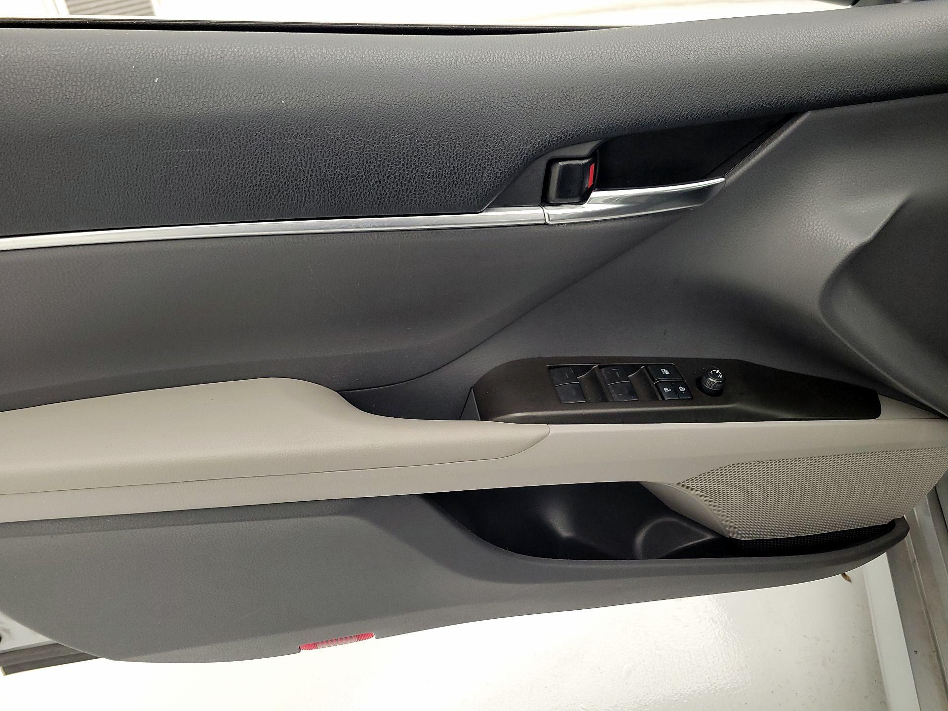 Thumbnail: 2022 Toyota Camry - 12