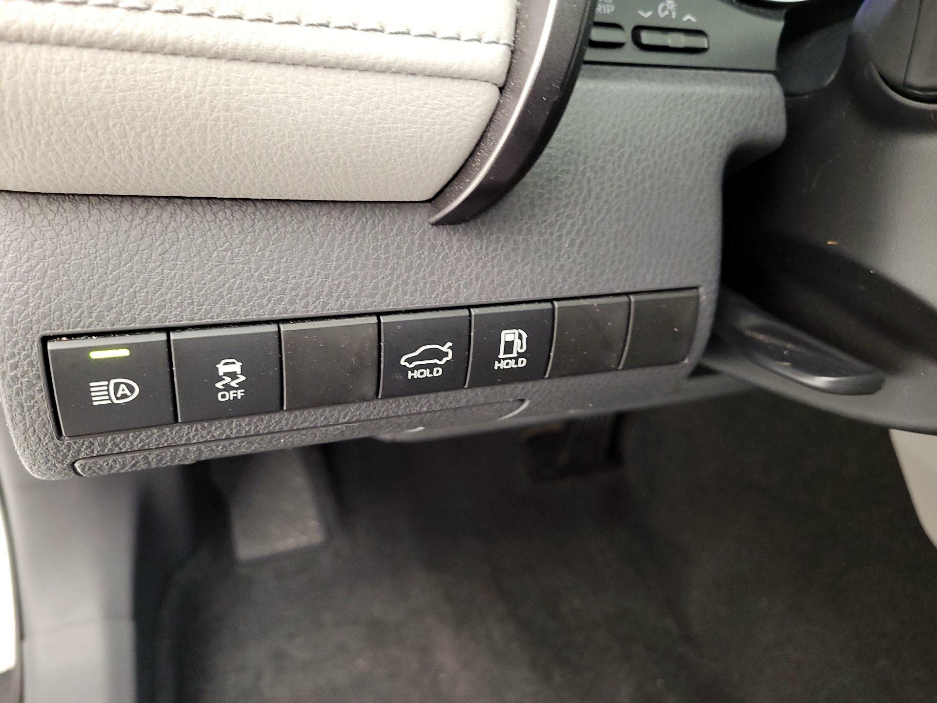 Thumbnail: 2022 Toyota Camry - 13