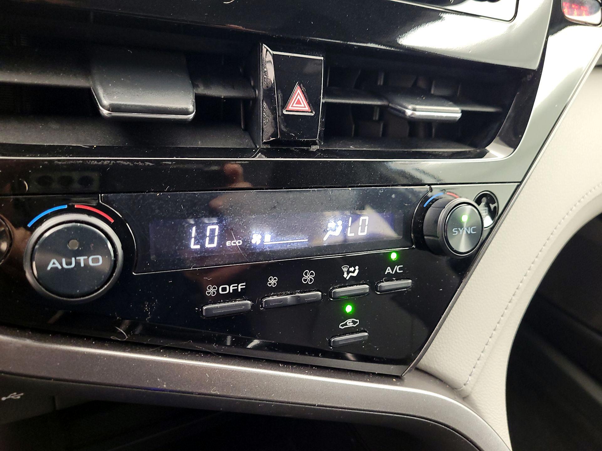 Thumbnail: 2022 Toyota Camry - 16