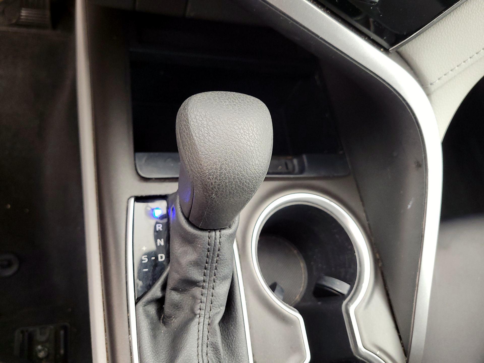 Thumbnail: 2022 Toyota Camry - 17