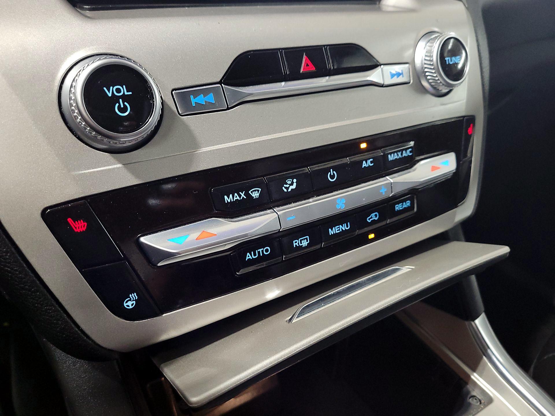 Thumbnail: 2022 Ford Explorer - 16