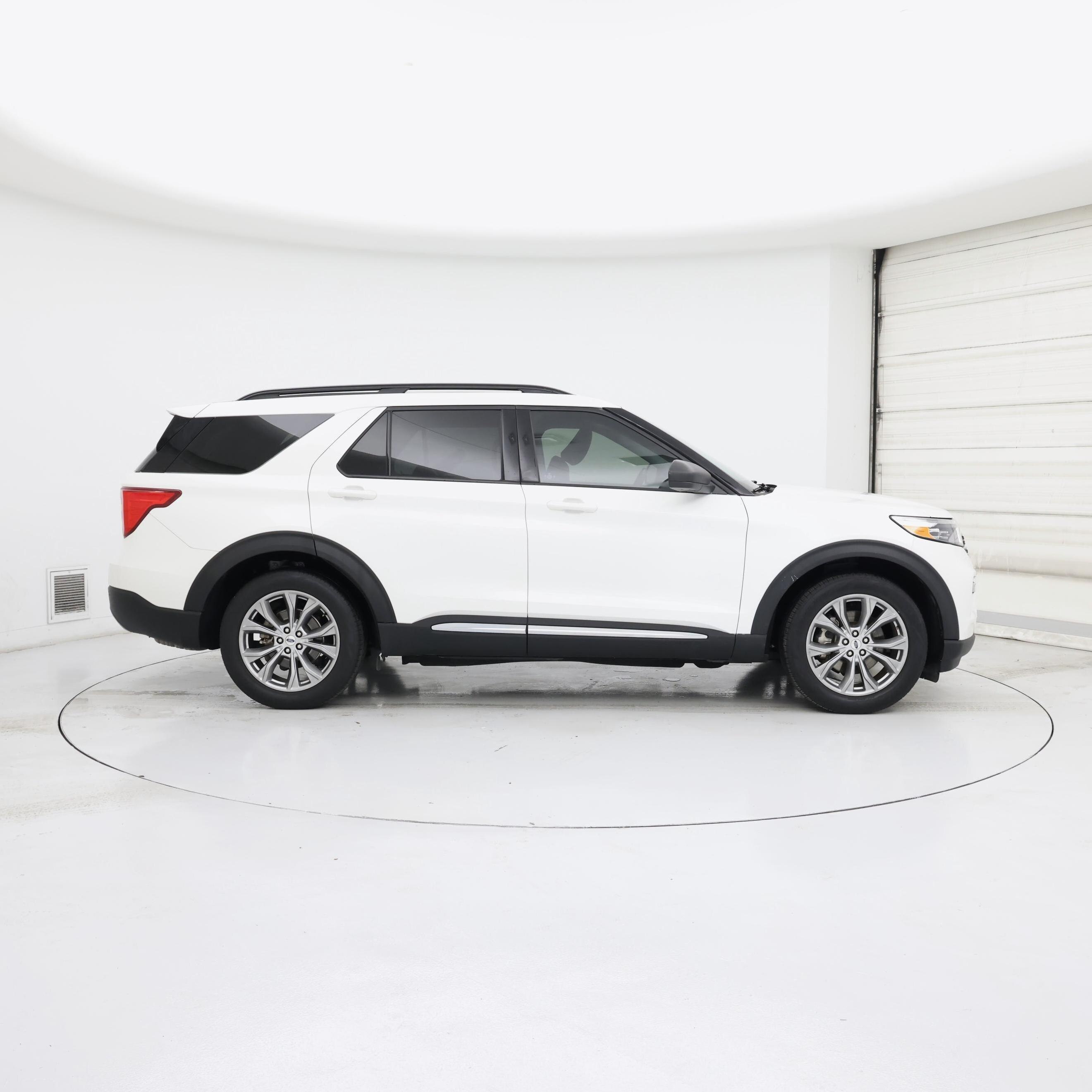 Thumbnail: 2022 Ford Explorer - 7