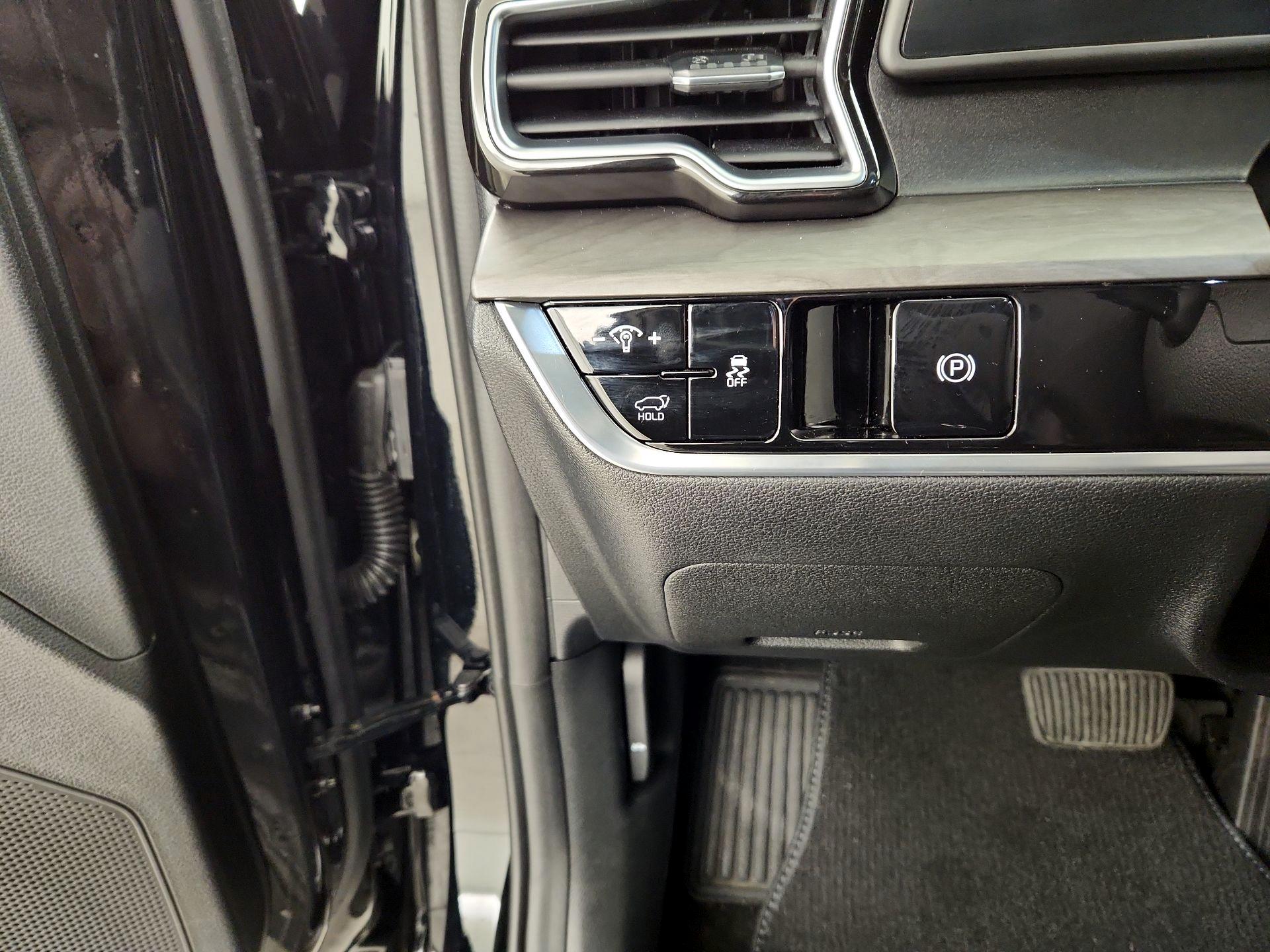 Thumbnail: 2023 Kia Sportage - 13