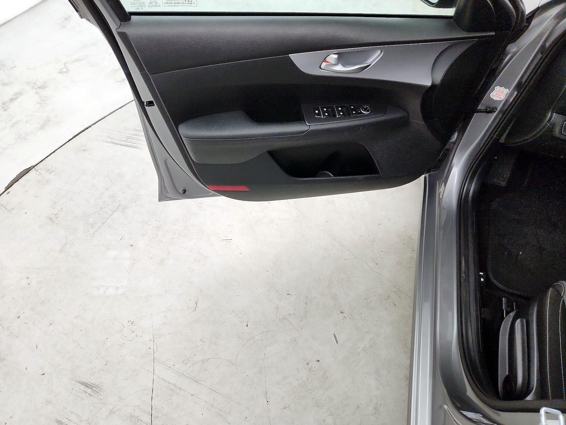 Thumbnail: 2024 Kia Forte - 10