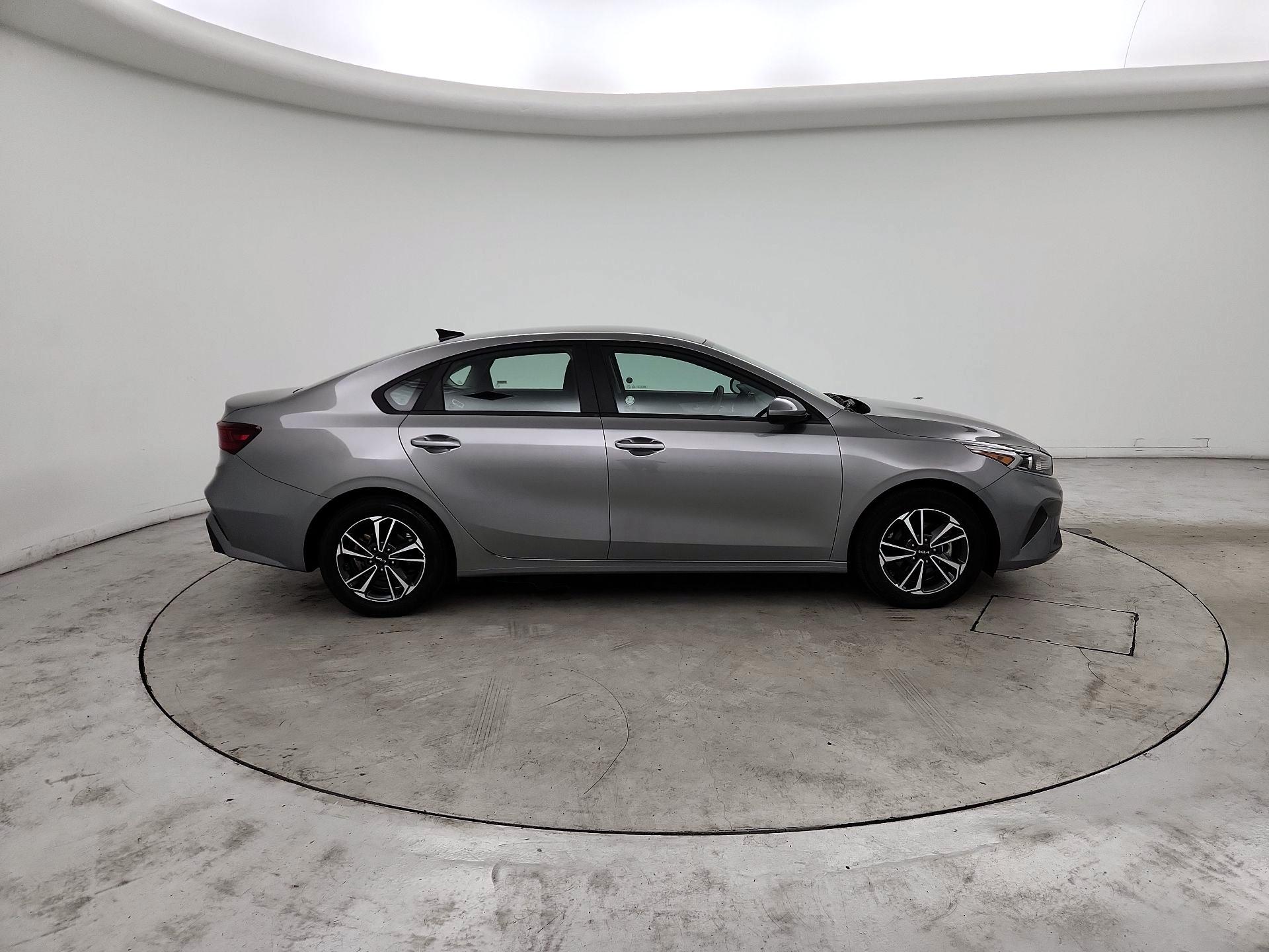 Thumbnail: 2024 Kia Forte - 4