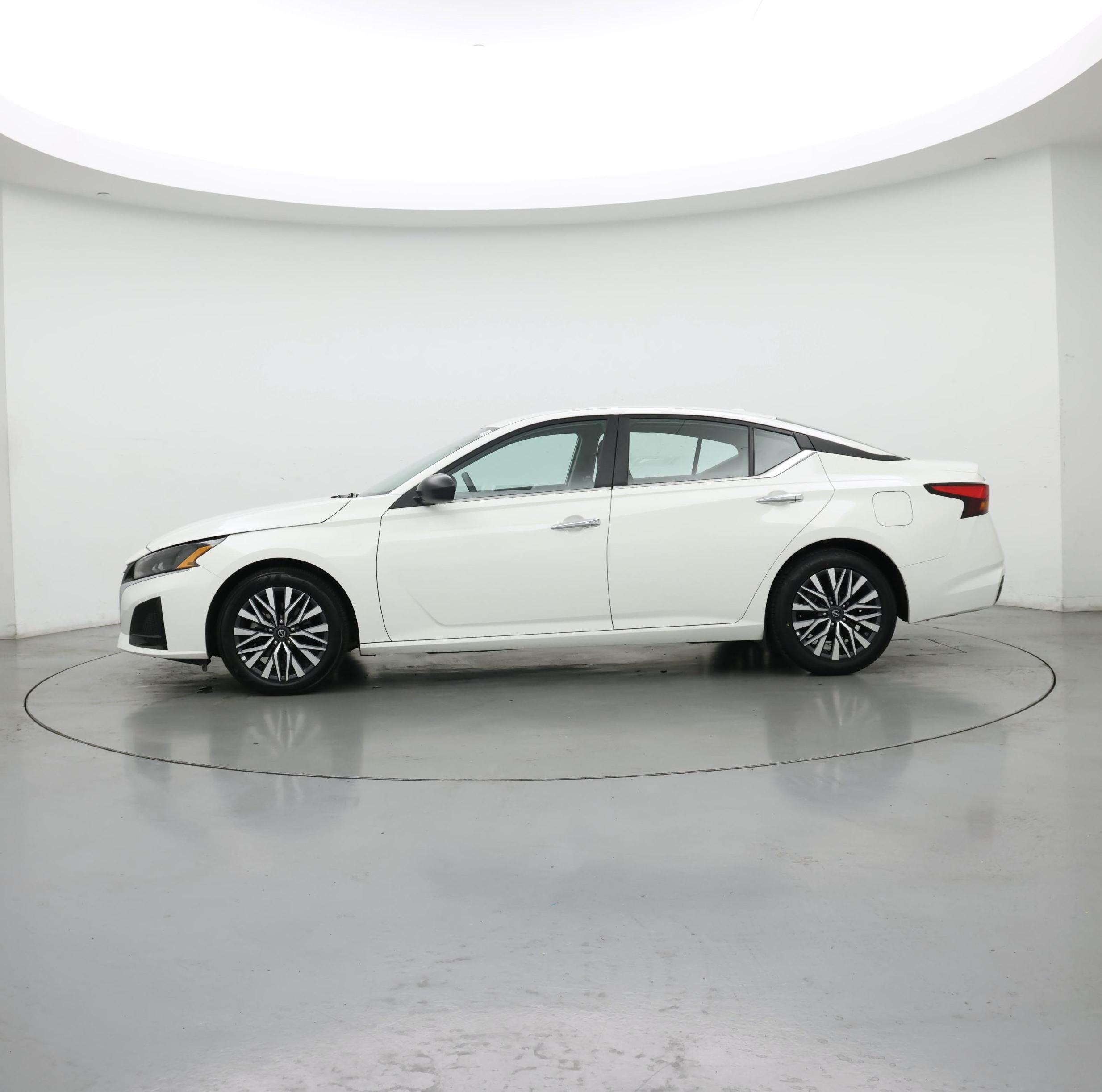 Thumbnail: 2025 Nissan Altima - 3