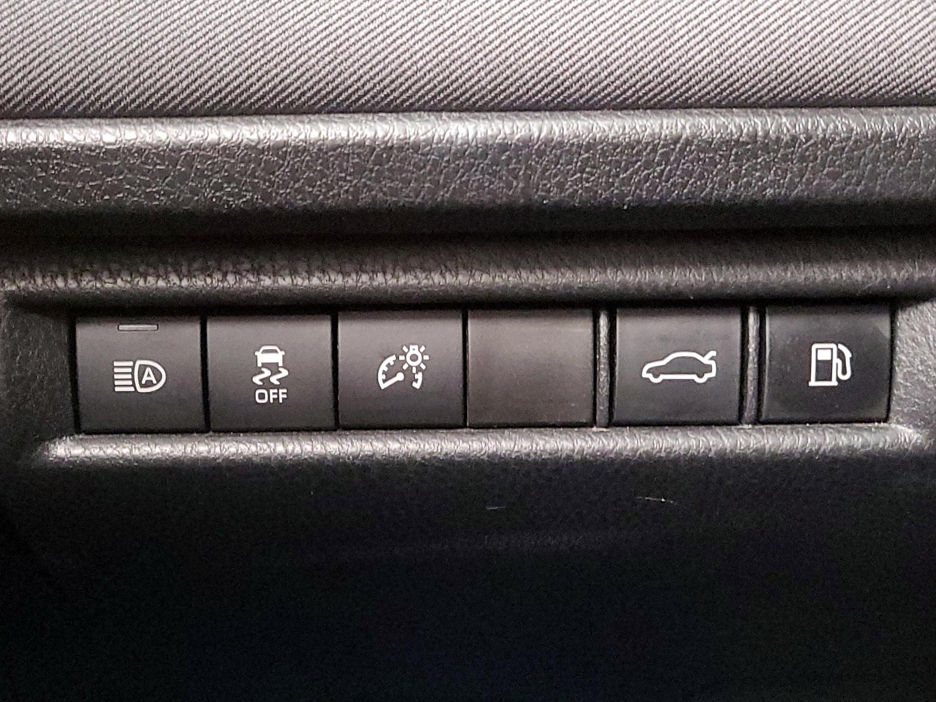 Thumbnail: 2025 Toyota Camry - 13