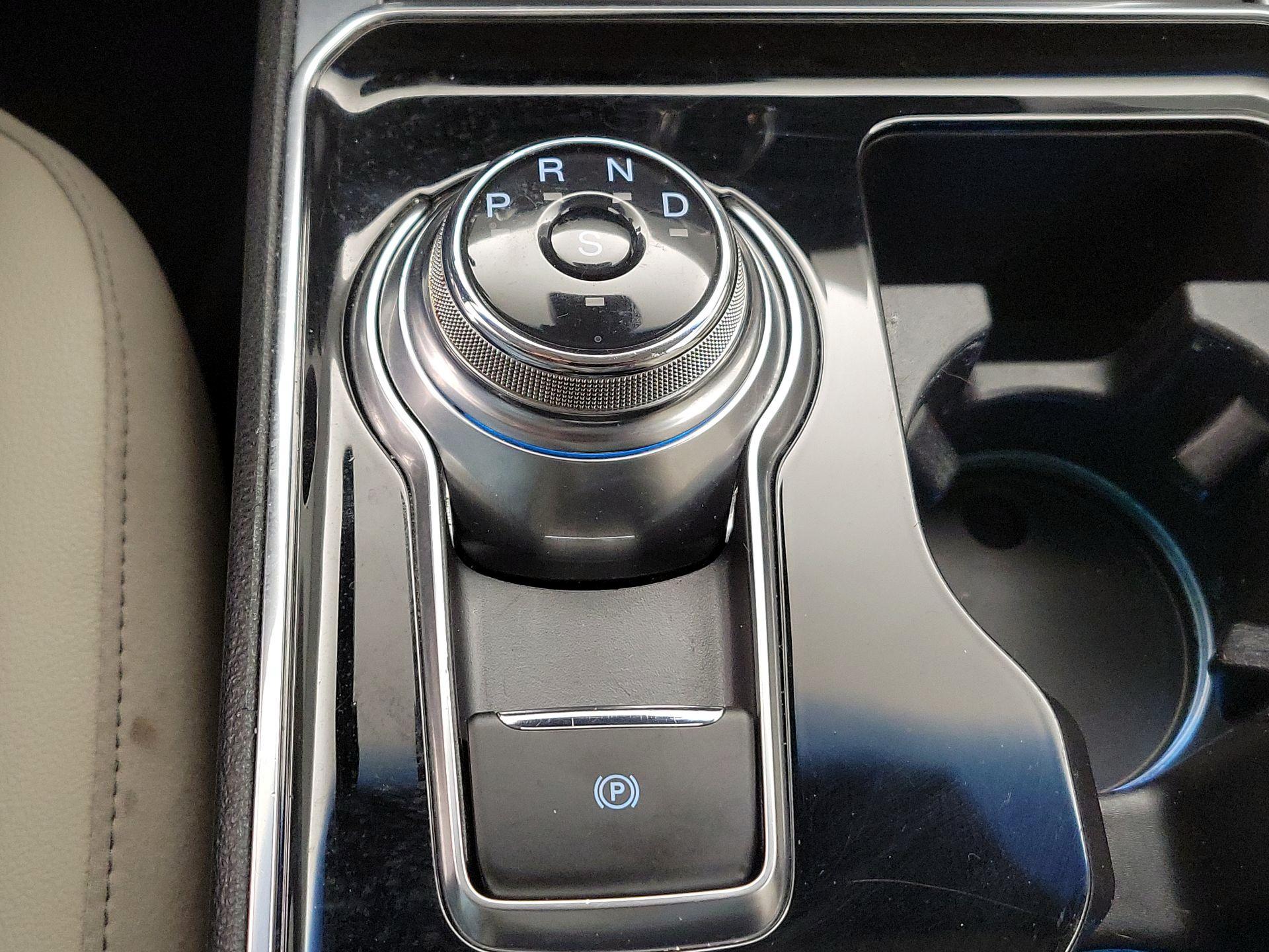 Thumbnail: 2020 Ford Edge - 18