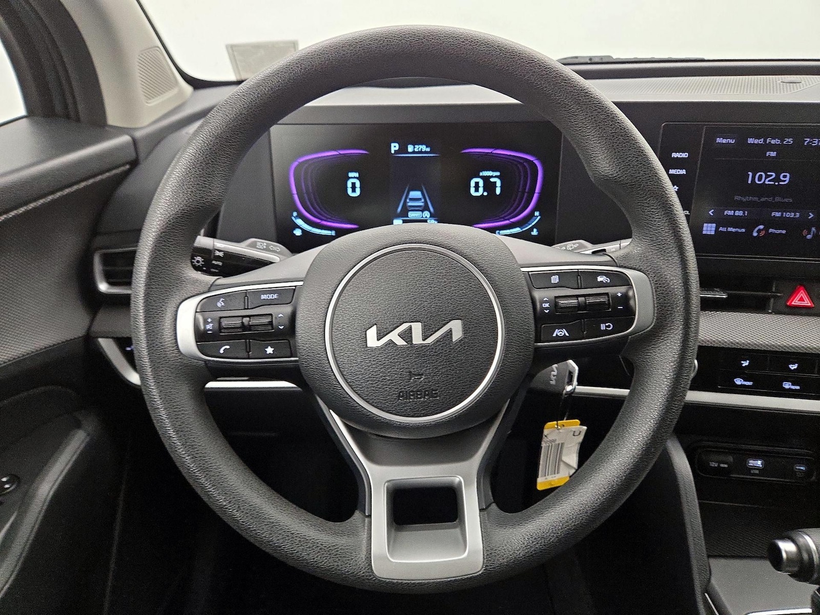 2025 Kia Sportage LX - Photo 11
