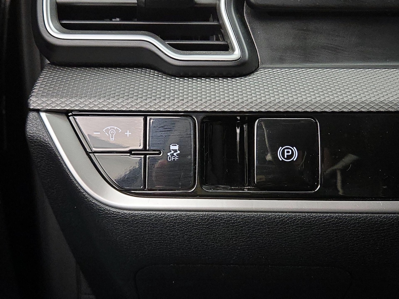 2025 Kia Sportage LX - Photo 14