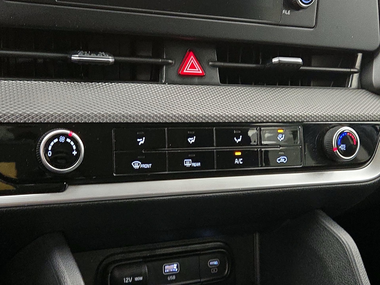 2025 Kia Sportage LX - Photo 17