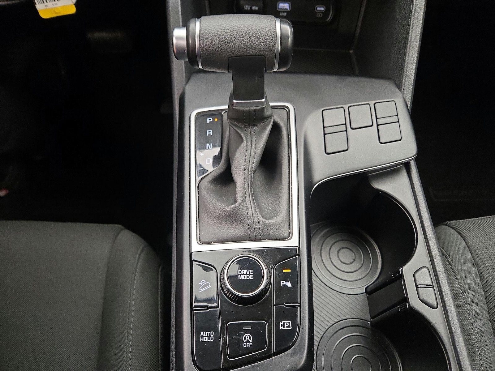 2025 Kia Sportage LX - Photo 18