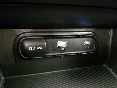 USB/AUX Ports