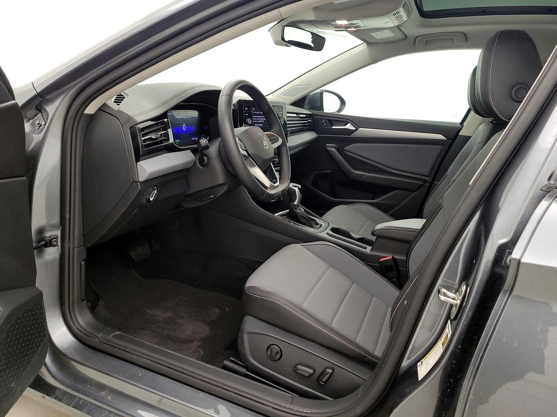 Thumbnail: 2025 Volkswagen Jetta - 11