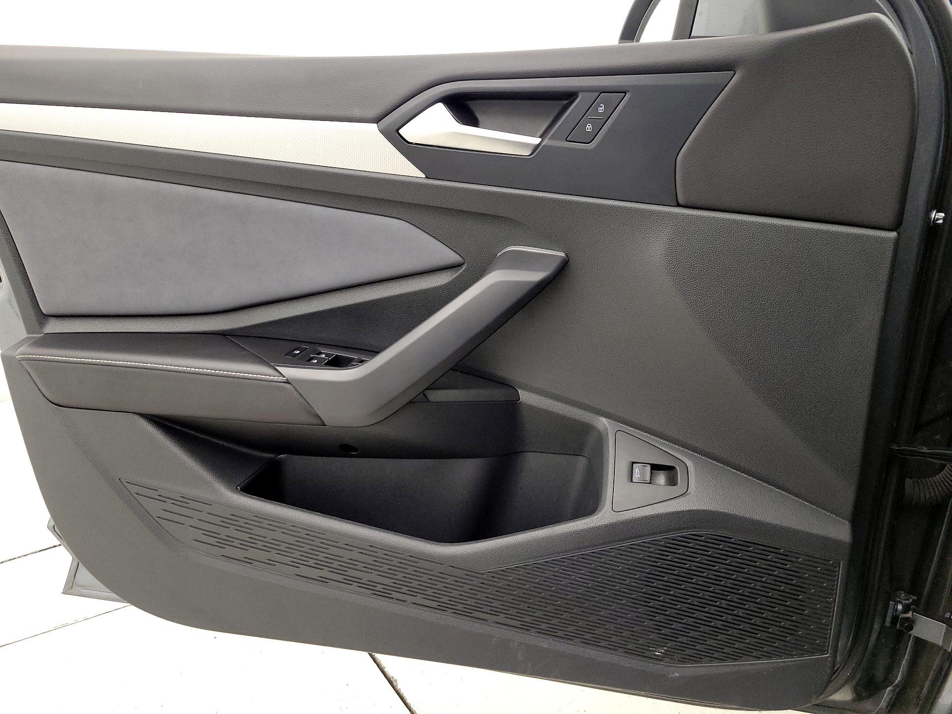 Thumbnail: 2025 Volkswagen Jetta - 12