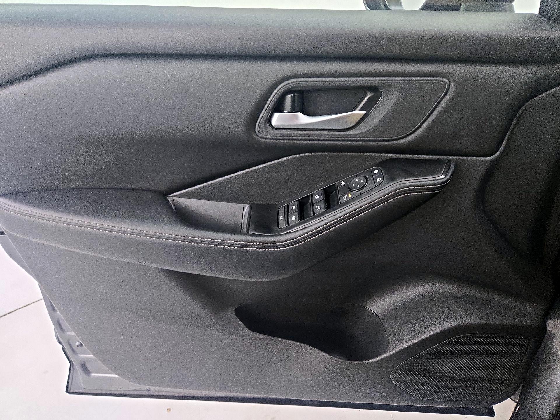 Thumbnail: 2025 Nissan Rogue - 12