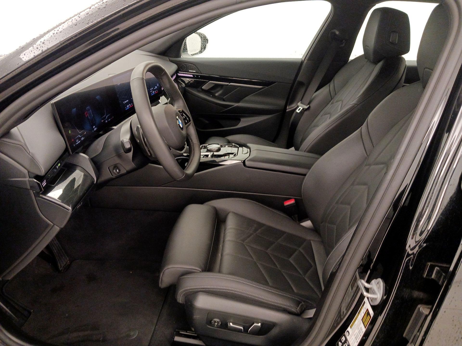 Thumbnail: 2025 BMW 5 Series - 11