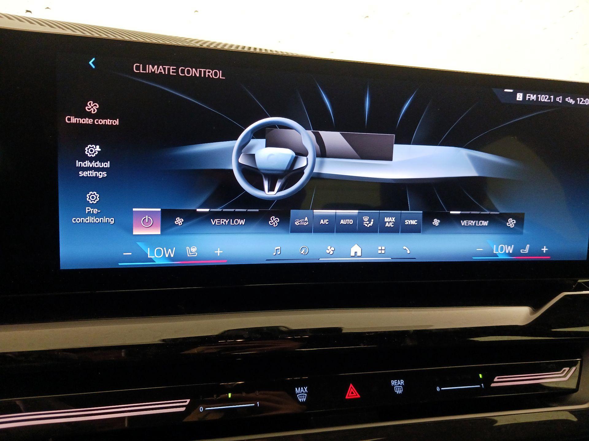 Thumbnail: 2025 BMW 5 Series - 17