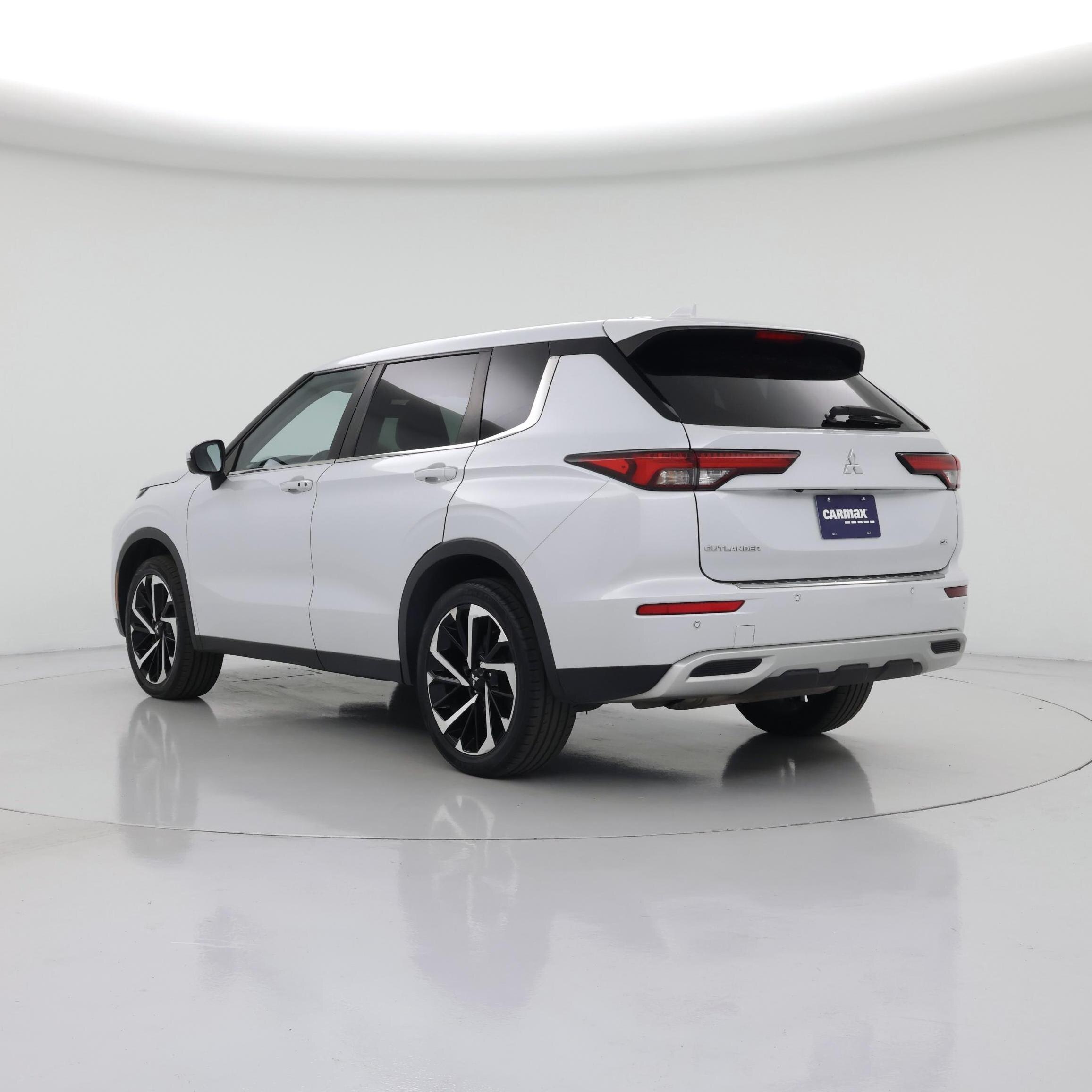 Thumbnail: 2022 Mitsubishi Outlander - 2