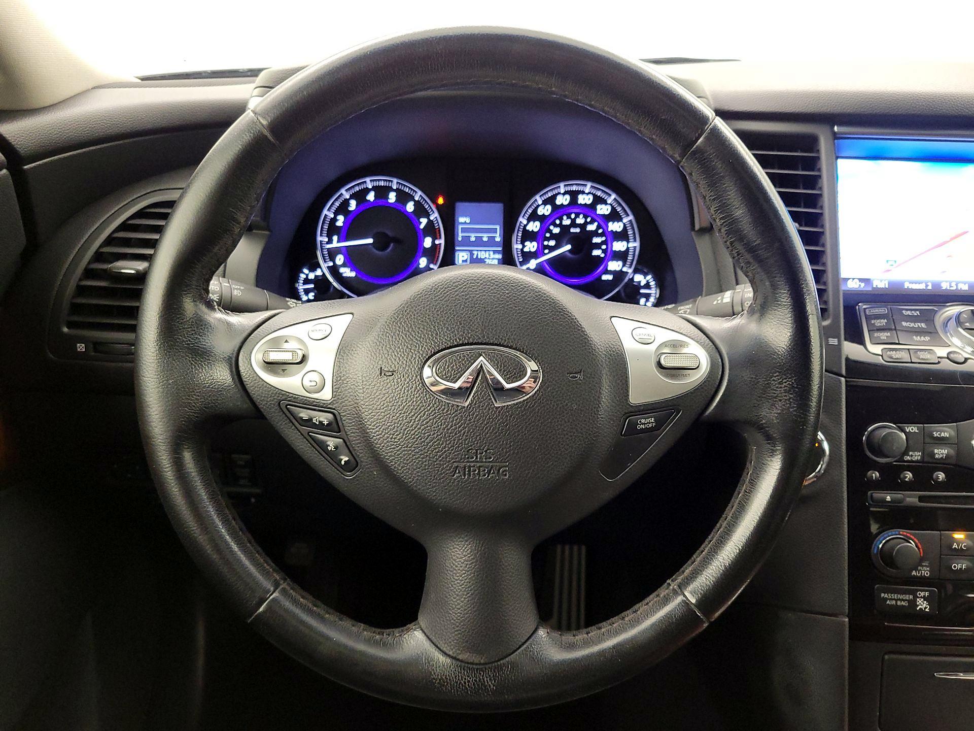 Thumbnail: 2016 INFINITI QX70 - 10