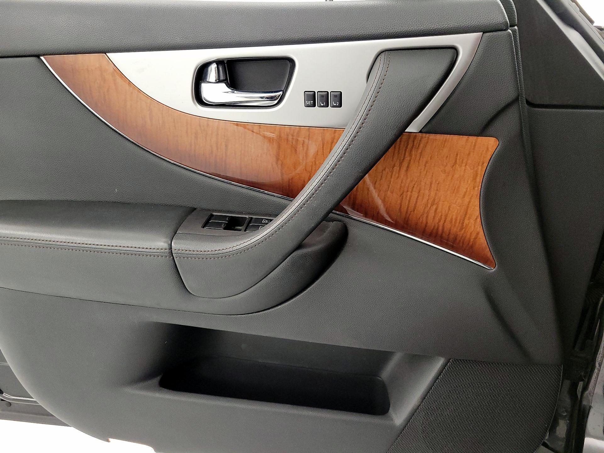 Thumbnail: 2016 INFINITI QX70 - 12