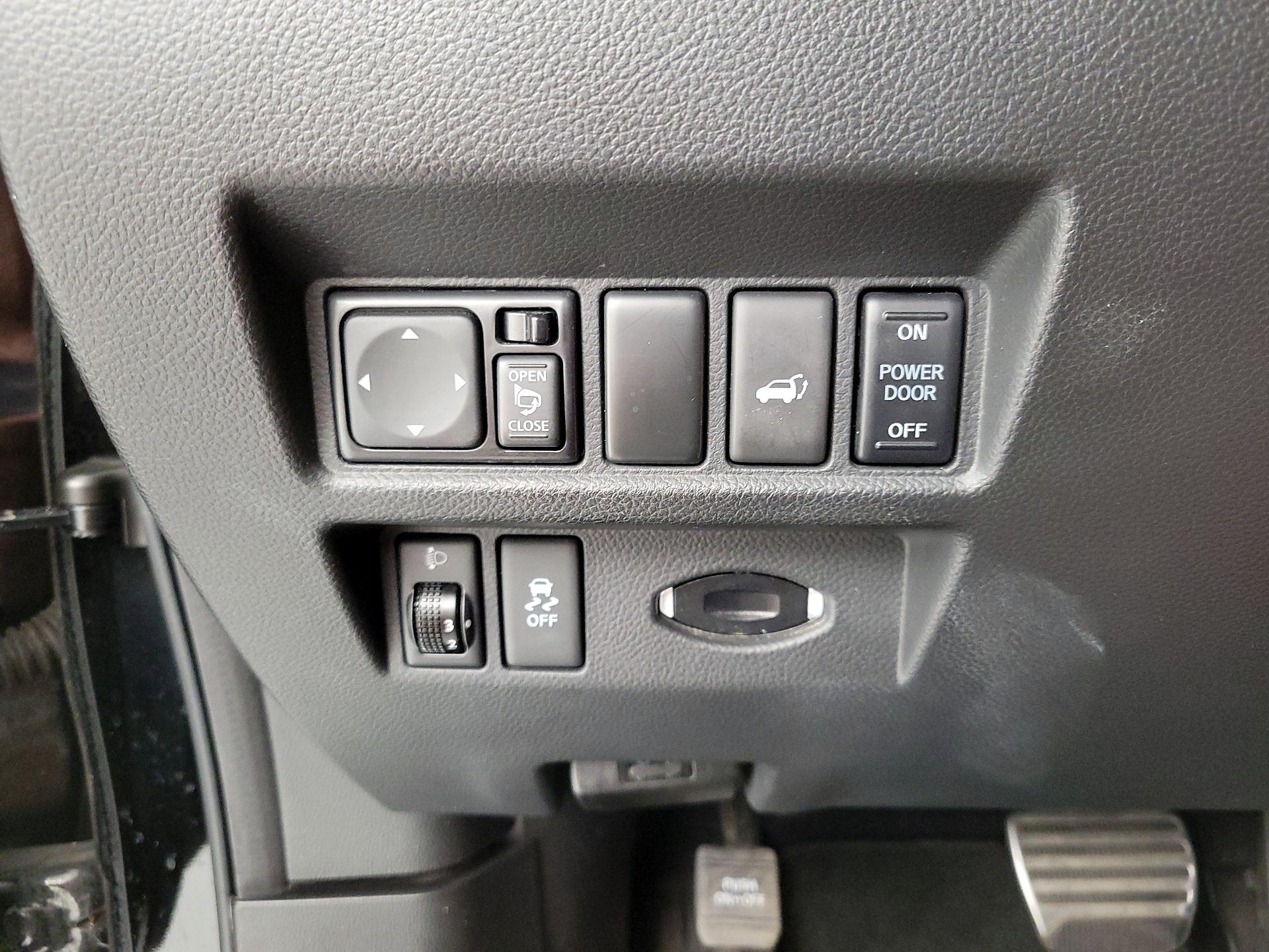 Thumbnail: 2016 INFINITI QX70 - 13