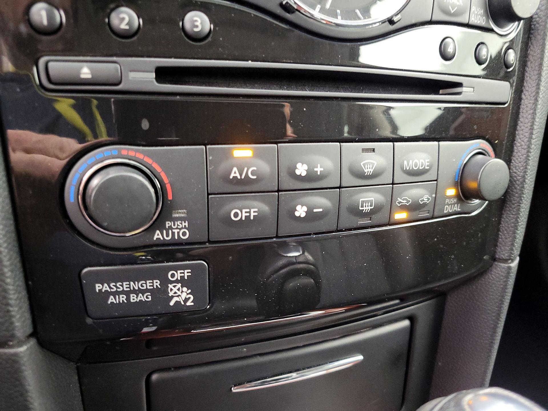 Thumbnail: 2016 INFINITI QX70 - 17