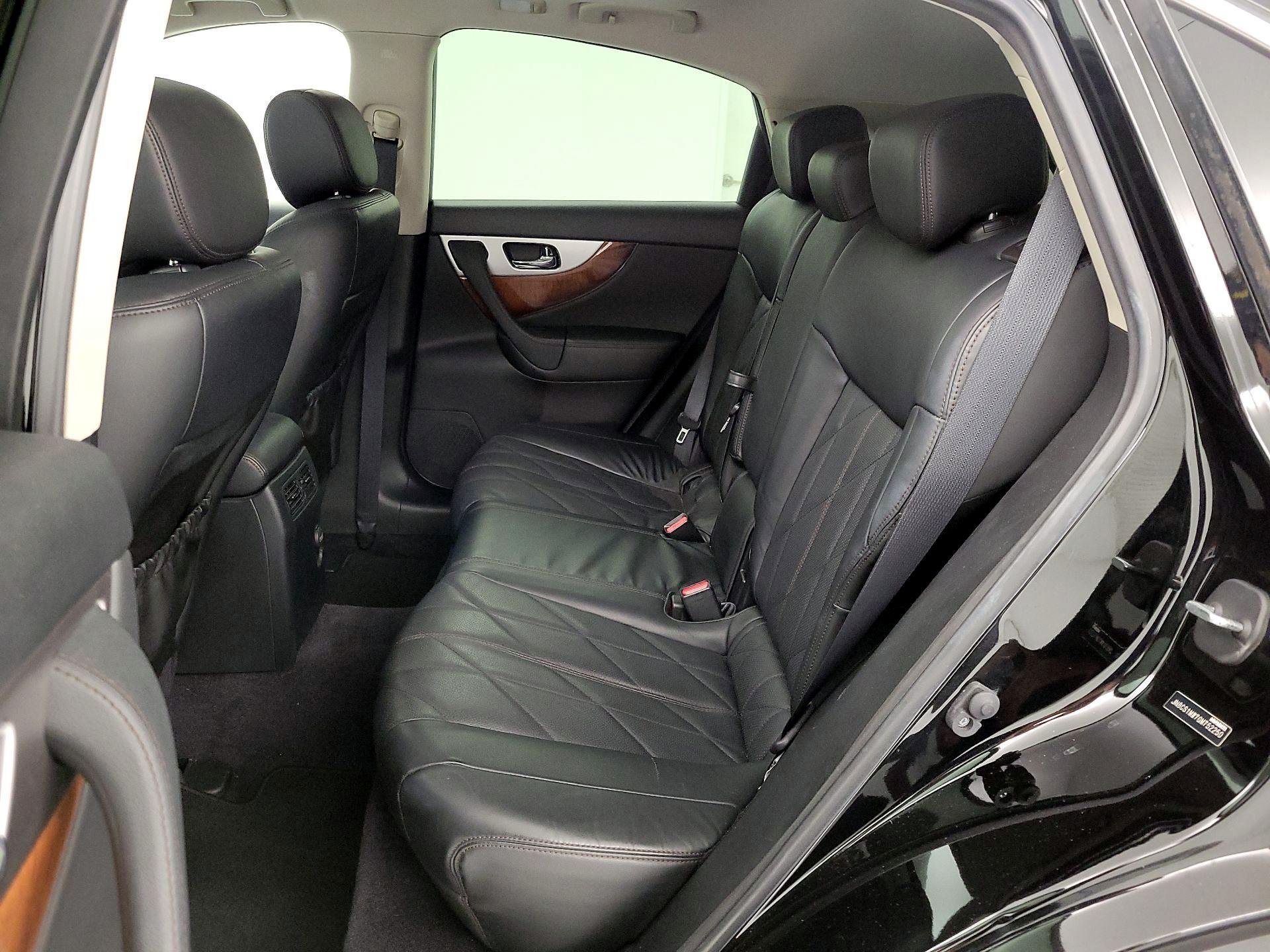 Thumbnail: 2016 INFINITI QX70 - 20