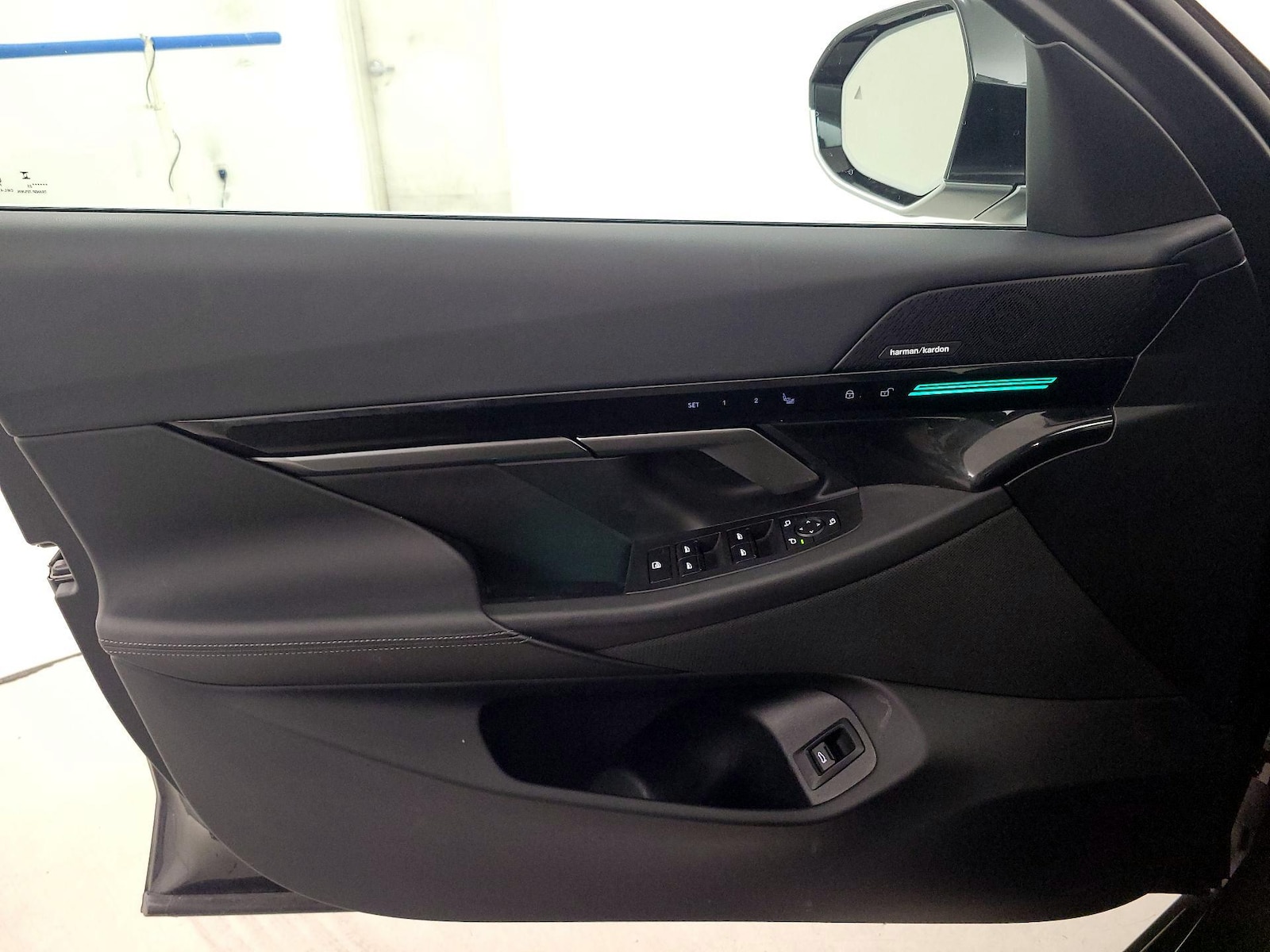 2025 BMW 5 Series 530i - Photo 13