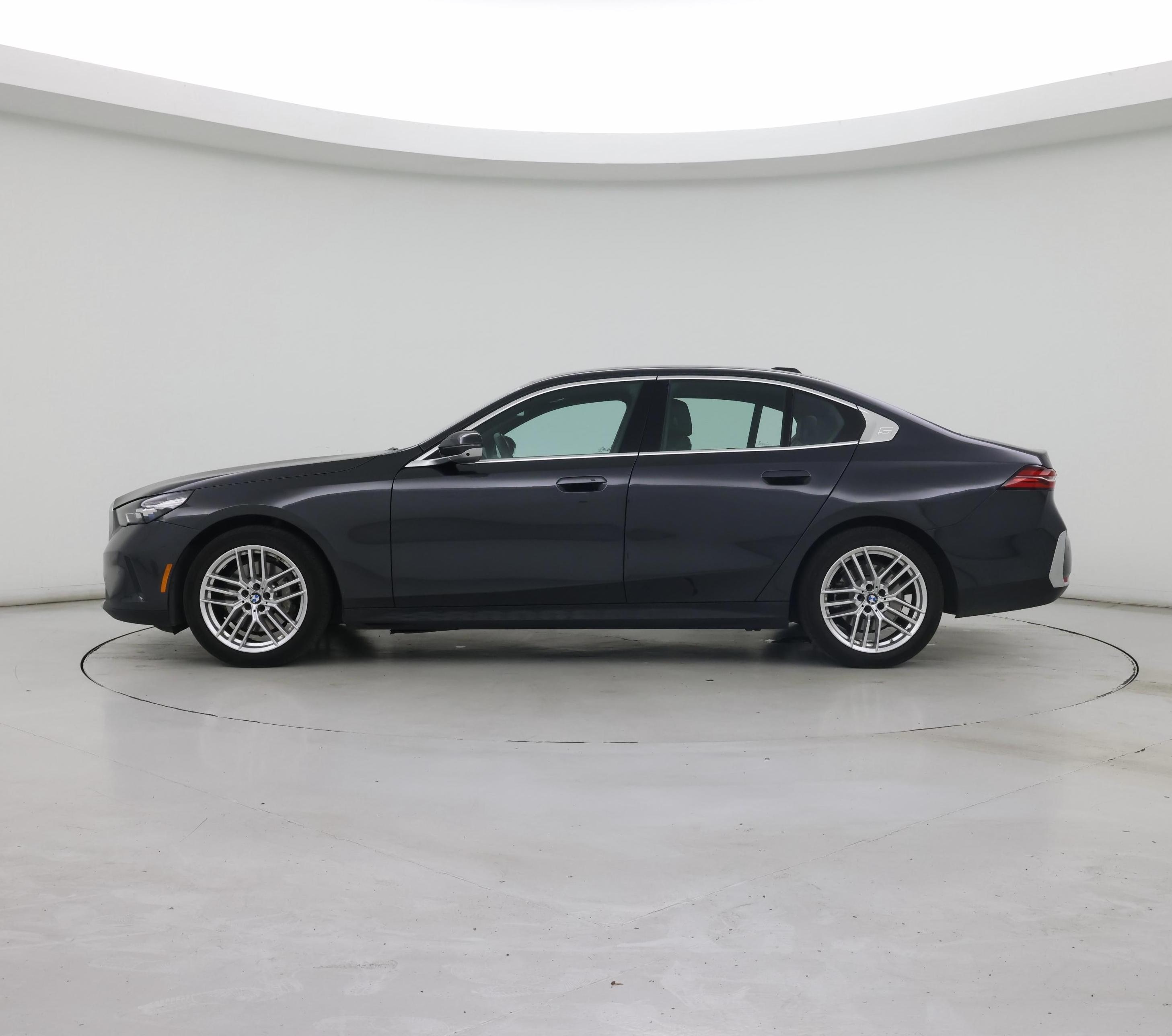 Thumbnail: 2025 BMW 5 Series - 3
