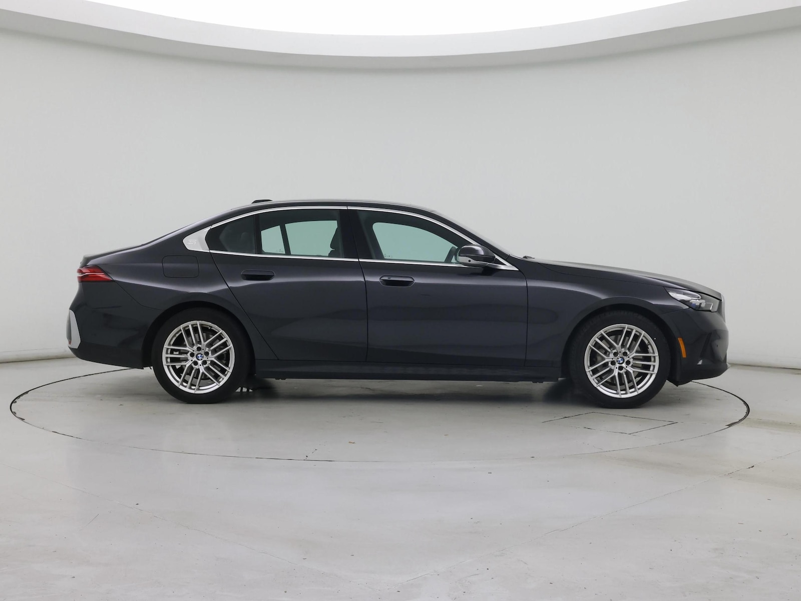 2025 BMW 5 Series 530i - Photo 8