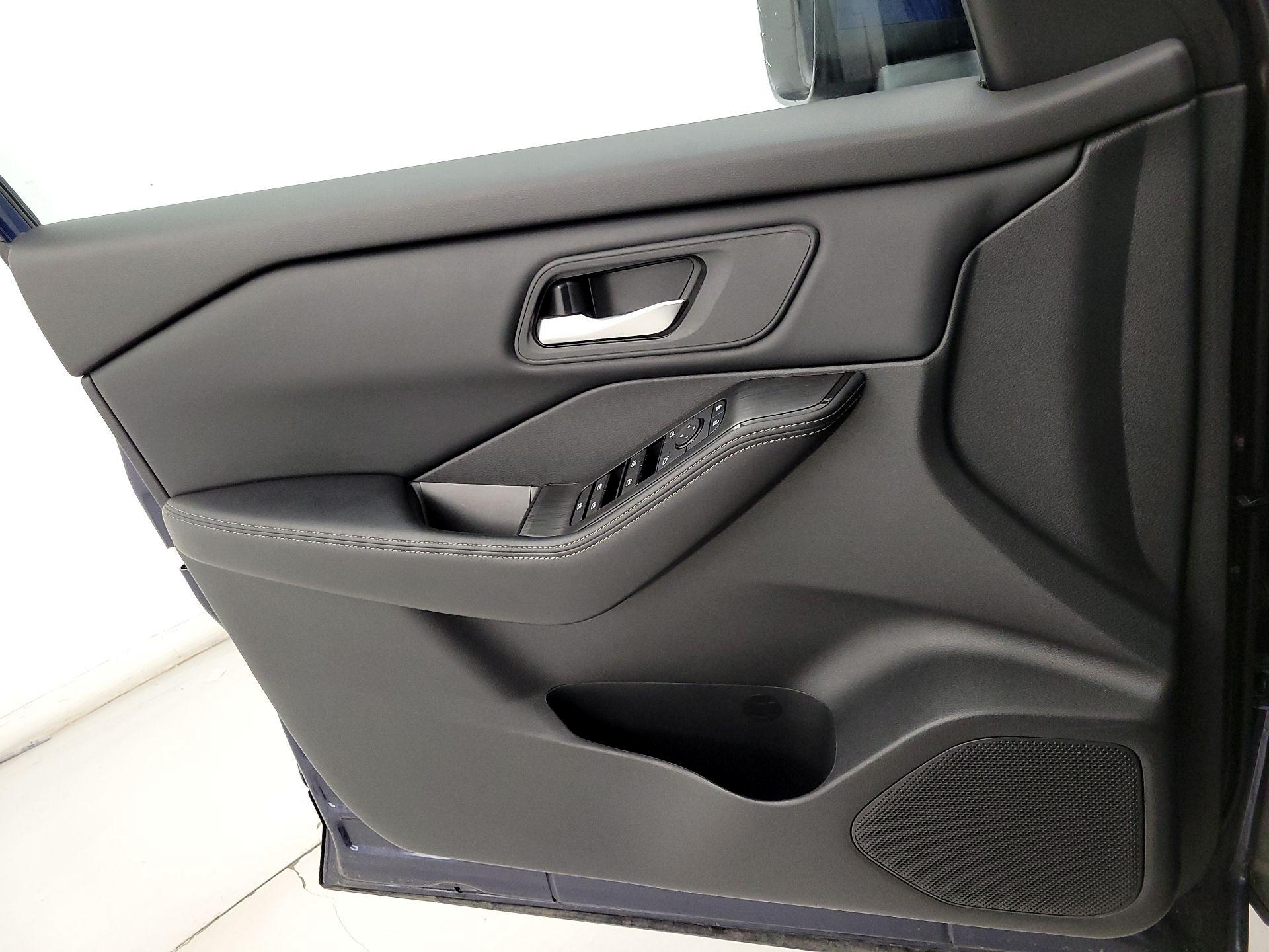 Thumbnail: 2025 Nissan Rogue - 12