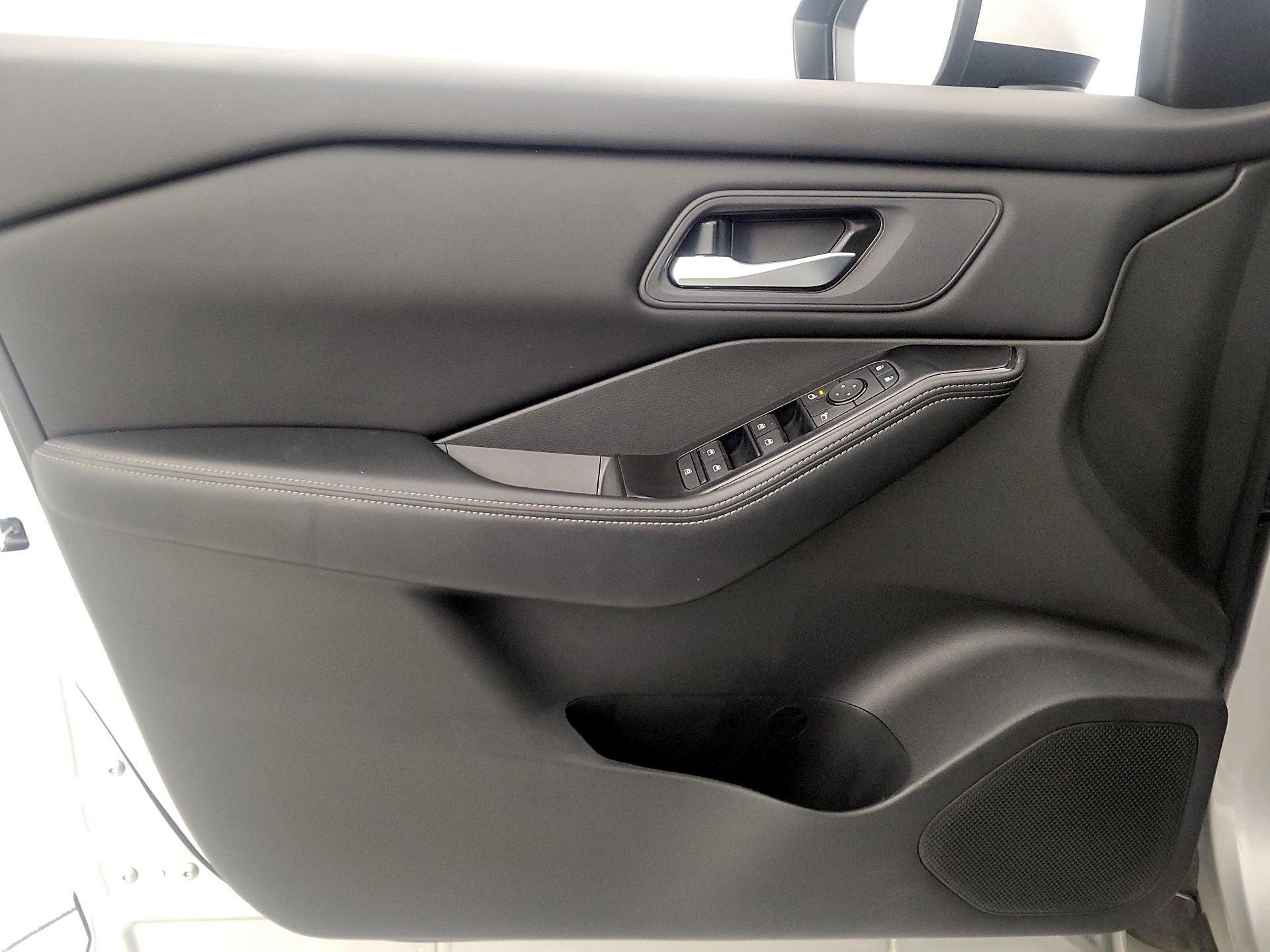 Thumbnail: 2025 Nissan Rogue - 12