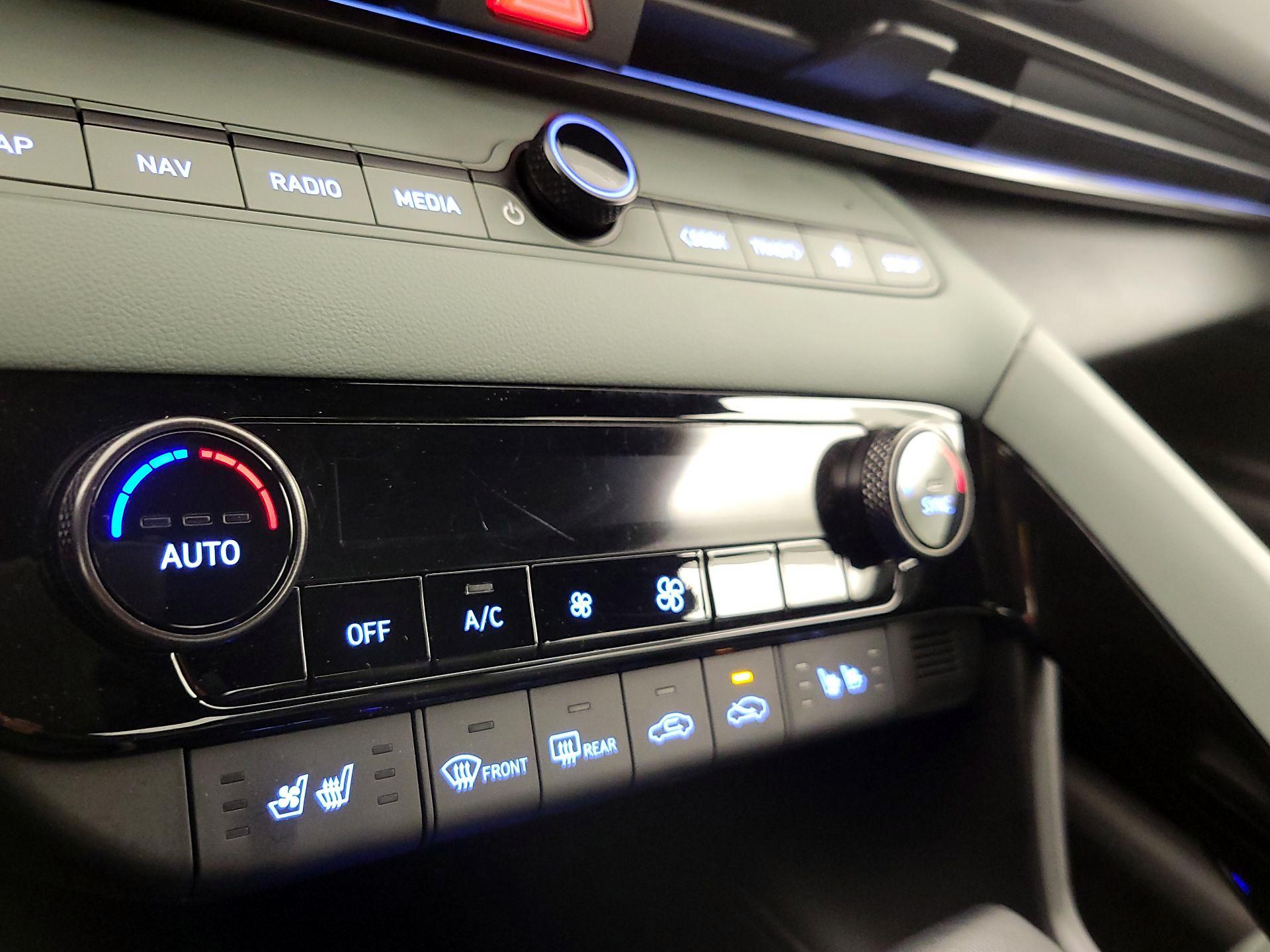 Thumbnail: 2025 Hyundai Elantra - 17