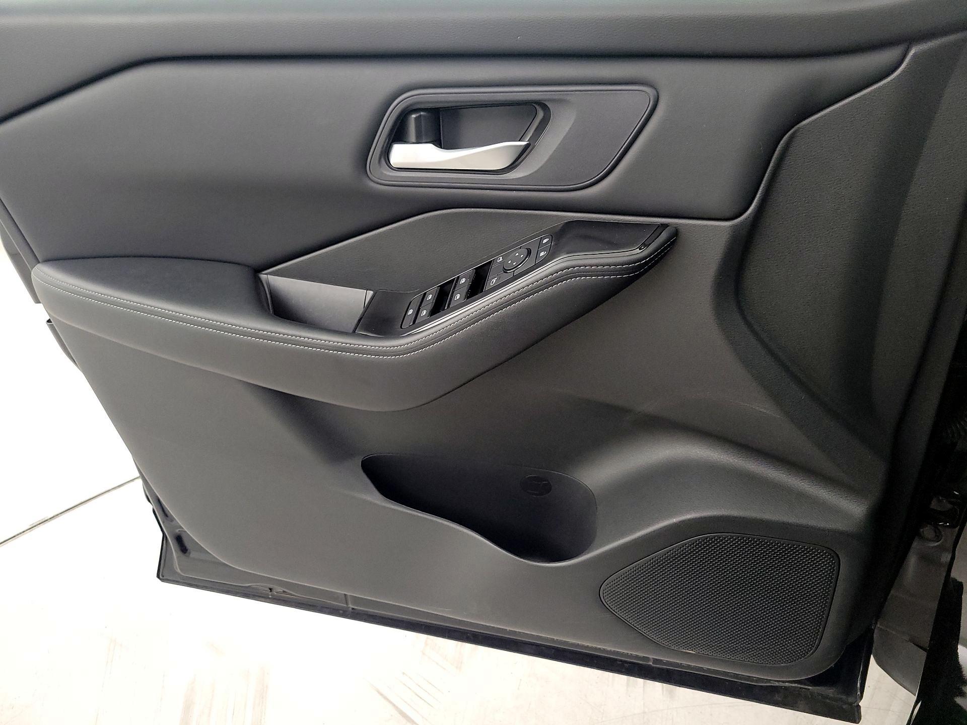 Thumbnail: 2025 Nissan Rogue - 12