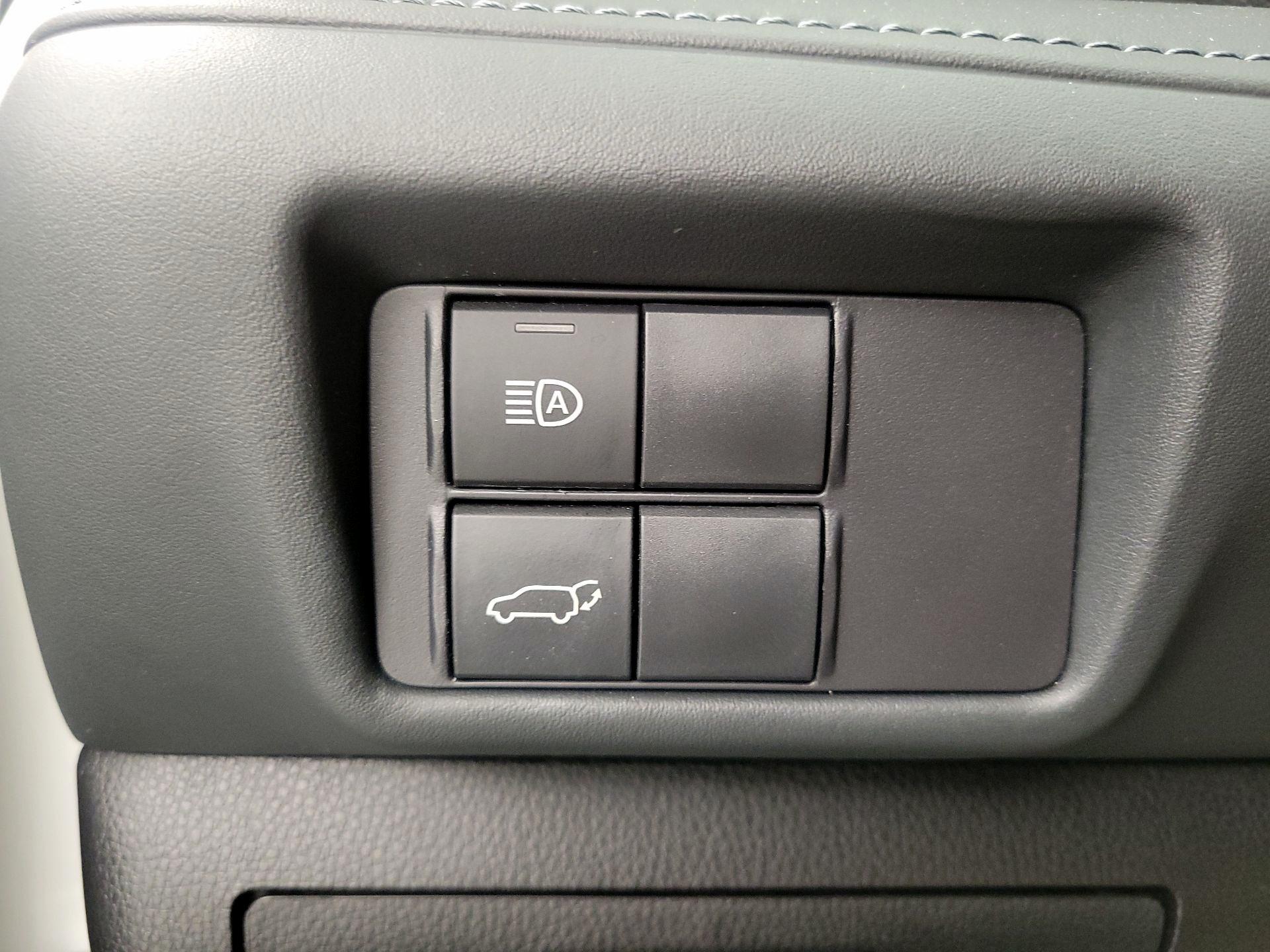 Thumbnail: 2022 Toyota Highlander - 13