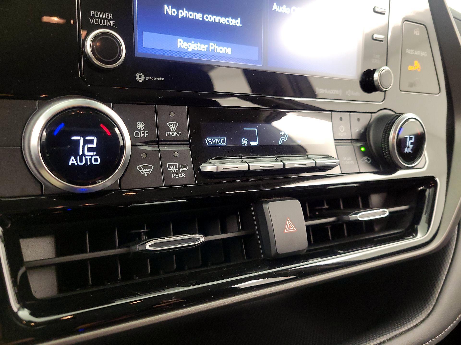 Thumbnail: 2022 Toyota Highlander - 17