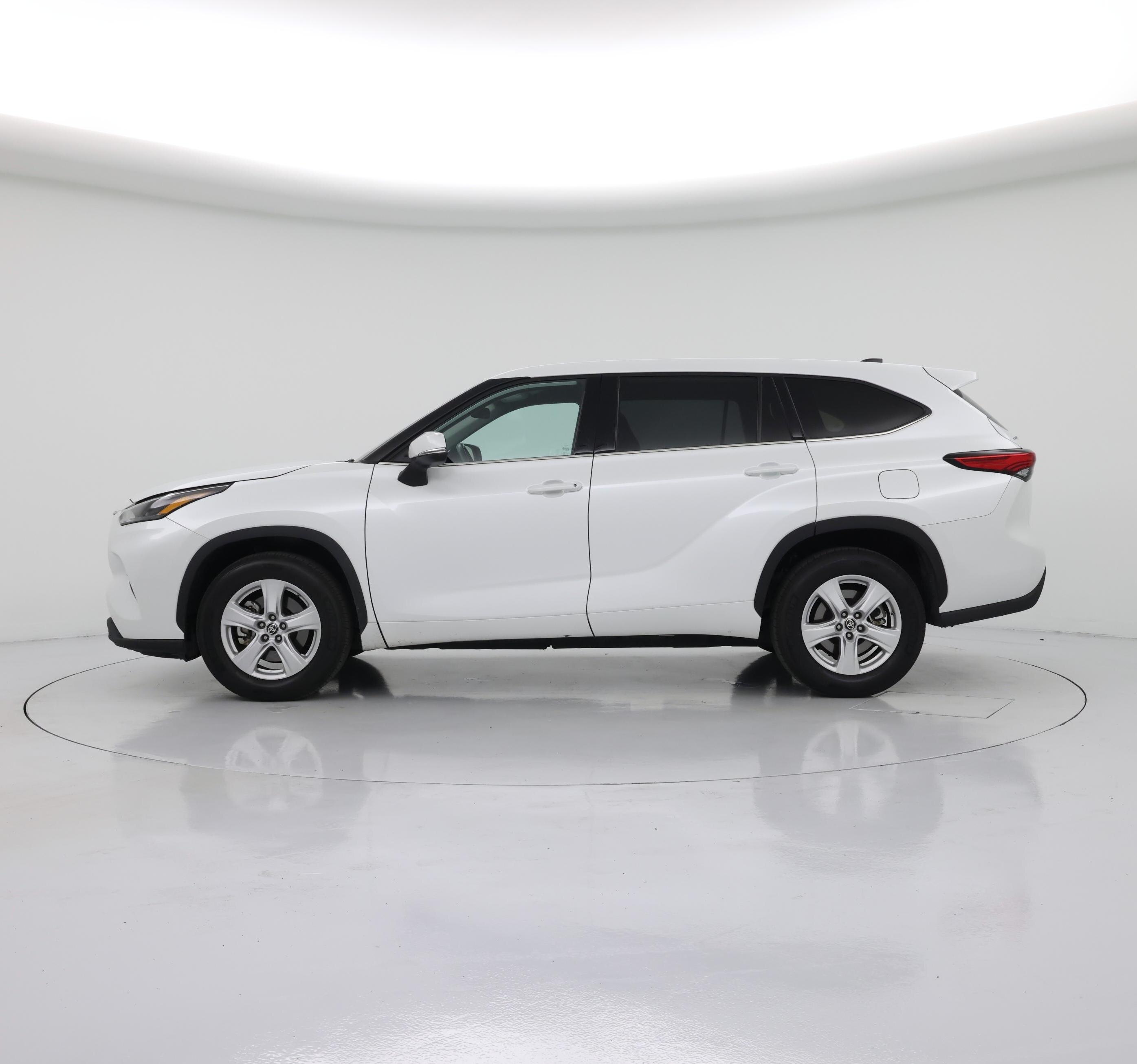 Thumbnail: 2022 Toyota Highlander - 3