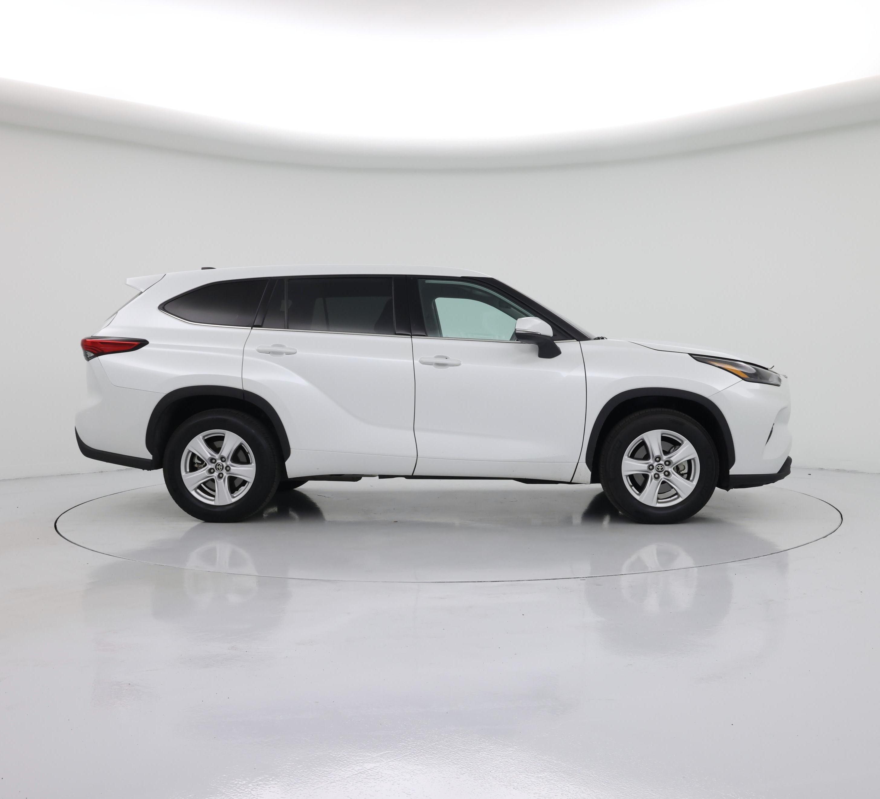 Thumbnail: 2022 Toyota Highlander - 7