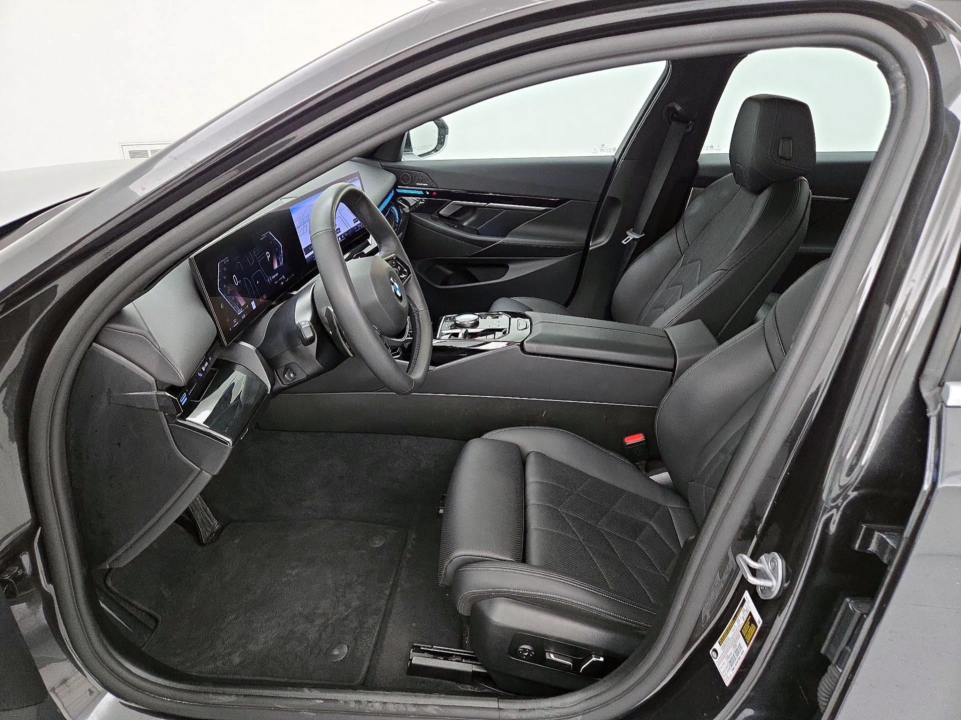 Thumbnail: 2025 BMW 5 Series - 11