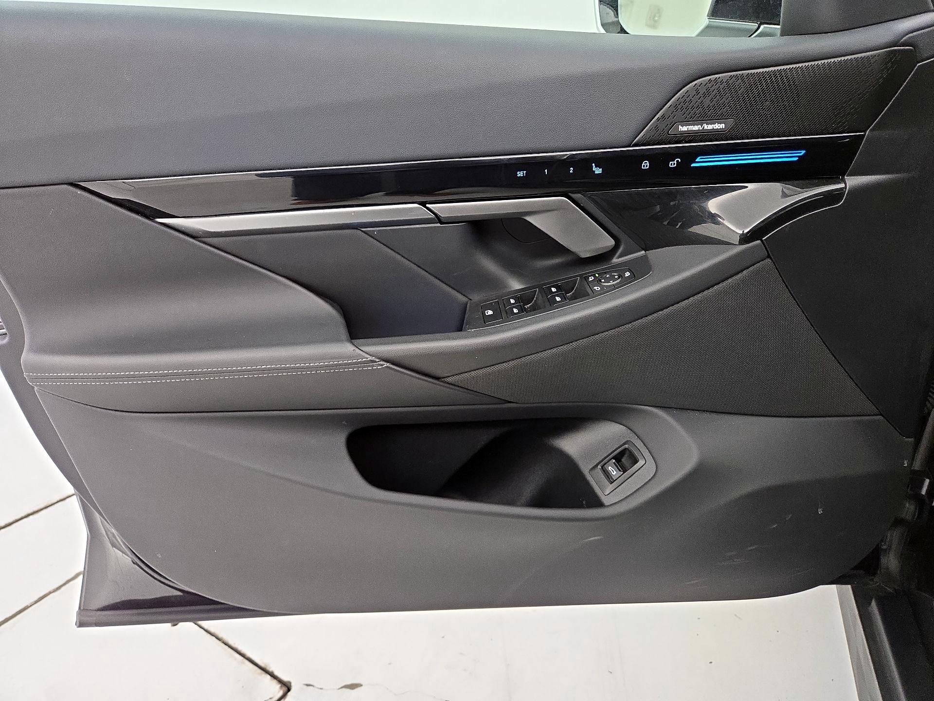 Thumbnail: 2025 BMW 5 Series - 12