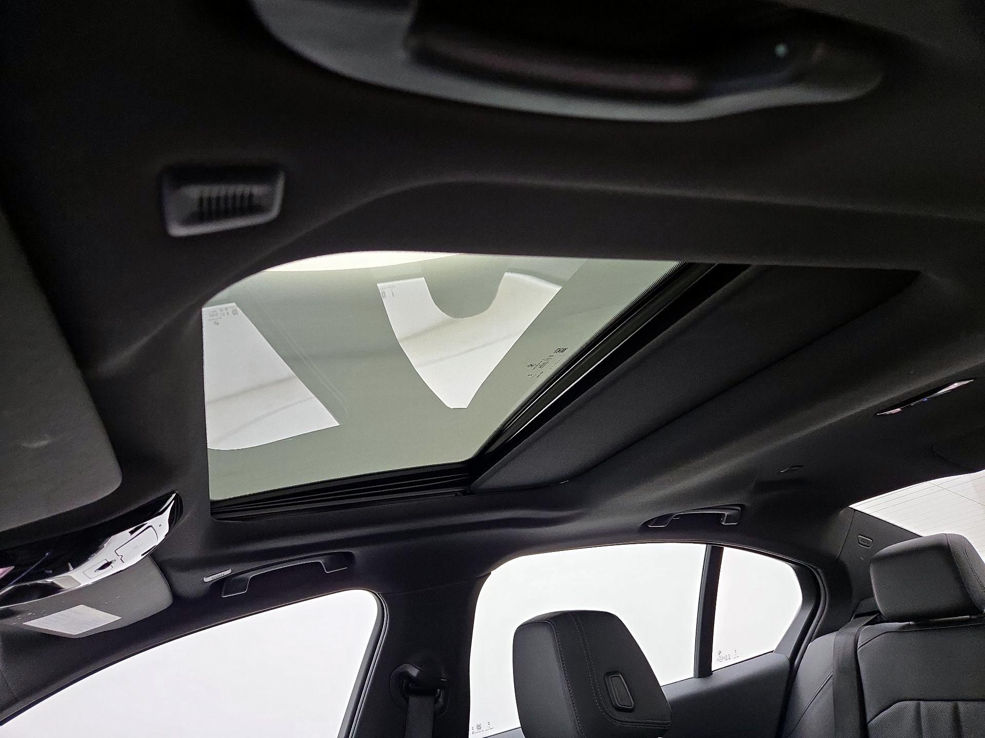 Thumbnail: 2025 BMW 5 Series - 20