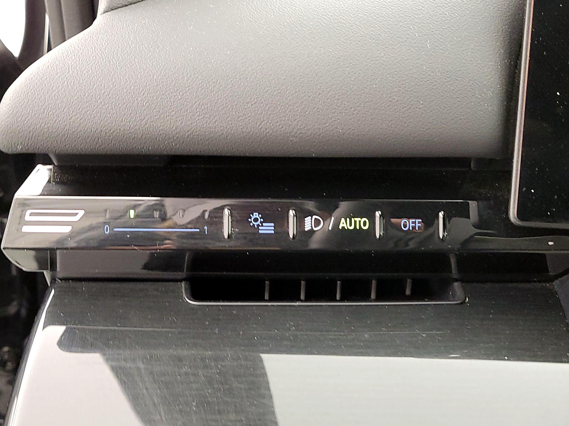 Thumbnail: 2025 BMW 5 Series - 13